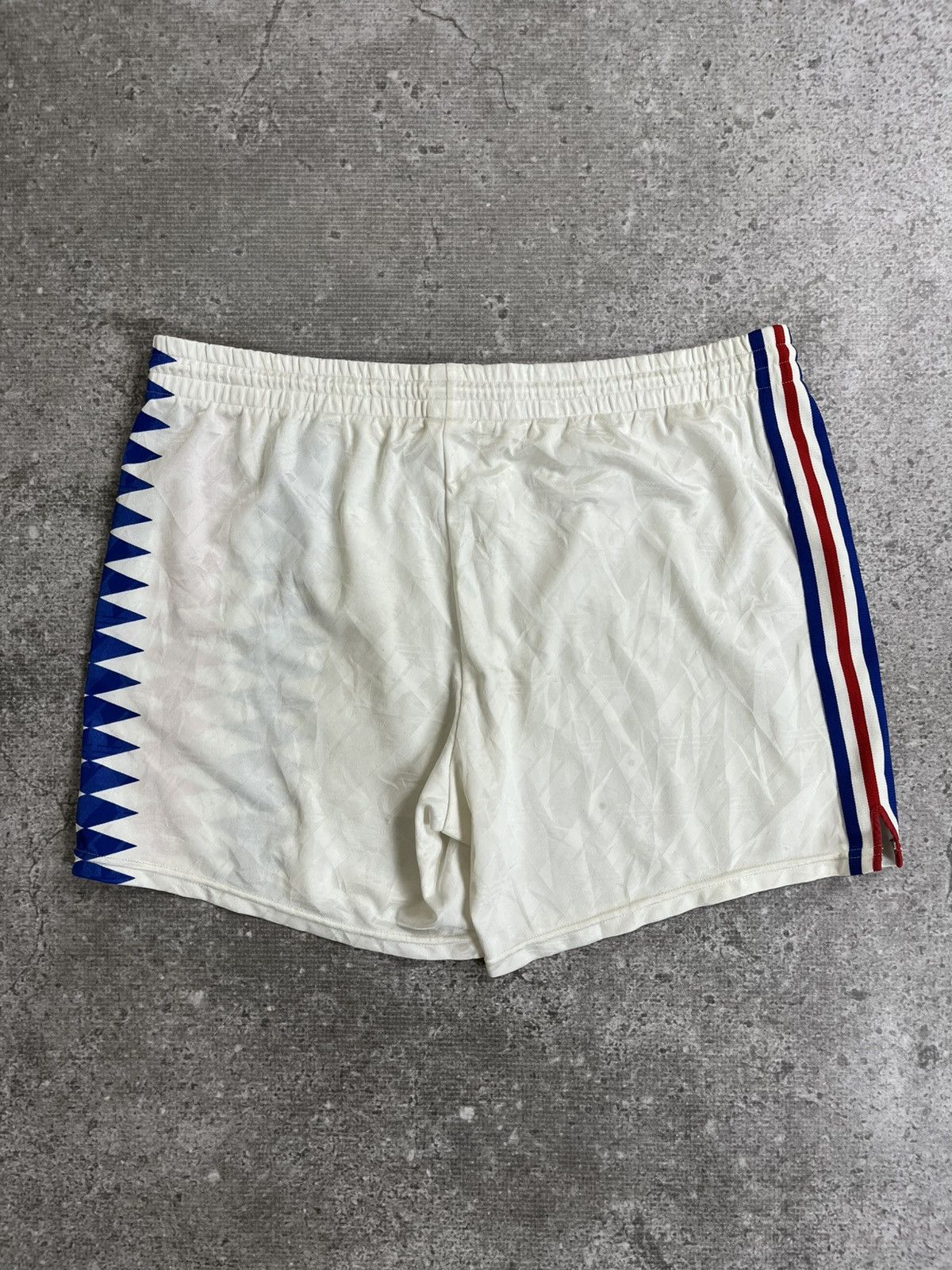 Vintage 1994 Adidas France Short Jersey Size US 32 / EU 48 - 2 Thumbnail