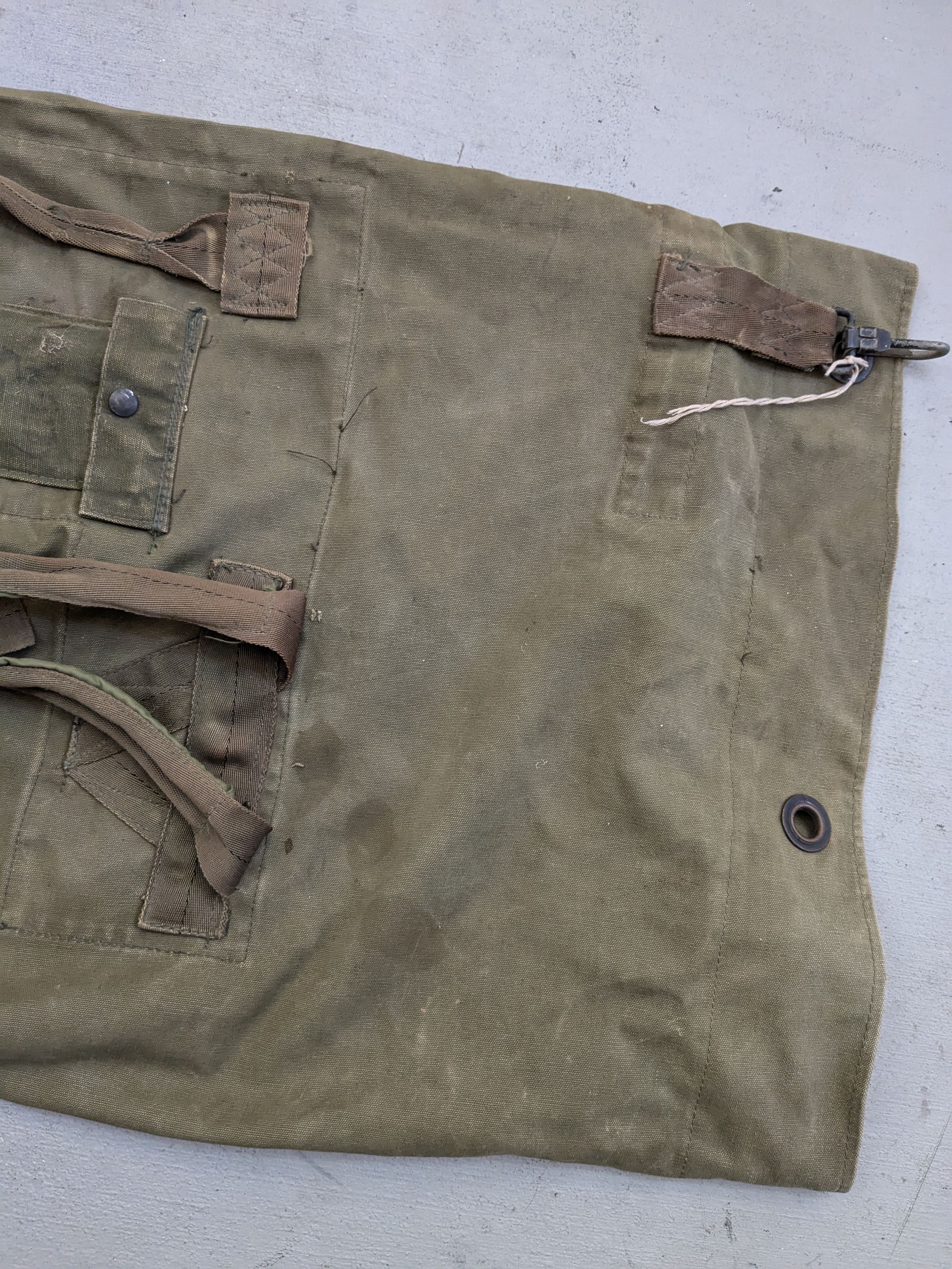 Vintage Vintage Military Duffle Bag Backpack Olive Green Canvas Size ONE SIZE - 5 Thumbnail