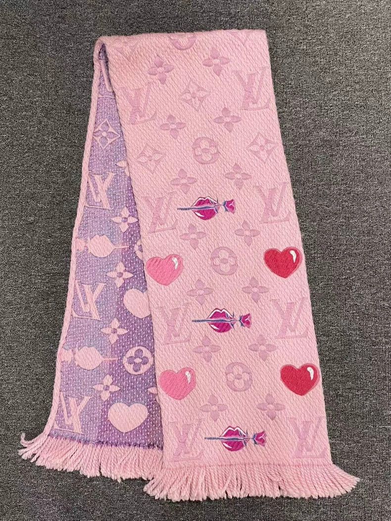 Louis Vuitton Louis Vuitton Pink heart printed wool scarf Size ONE SIZE - 2 Thumbnail