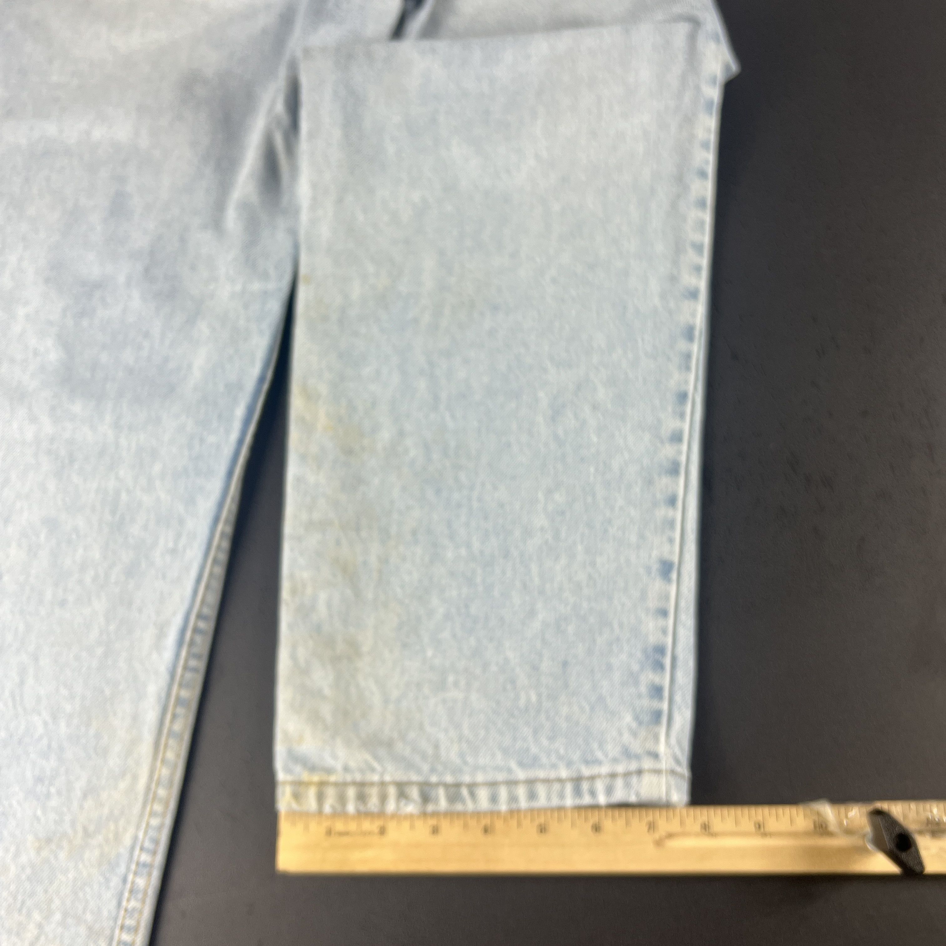 Levi's VTG Levi's Jeans 550 Relaxed Blue Thrashed Denim Orange Tab Size US 33 - 14 Thumbnail