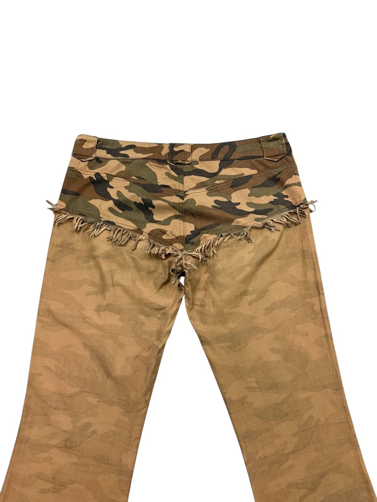 Other LE GRAND BLEU CAMO FLARED PANT Size 30" / US 8 / IT 44 - 8 Thumbnail