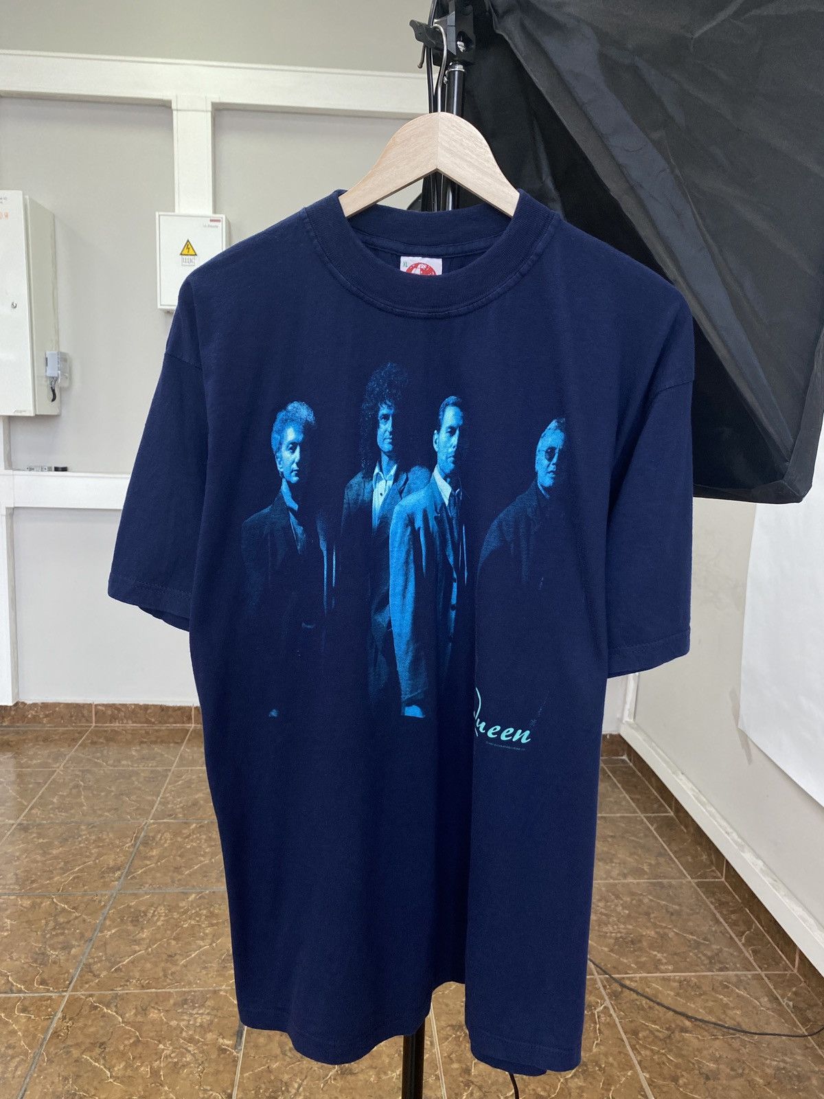 Band Tees Vintage 1994 Queen Rare T-Shirt Retro Size US XL / EU 56 / 4 - 1 Thumbnail