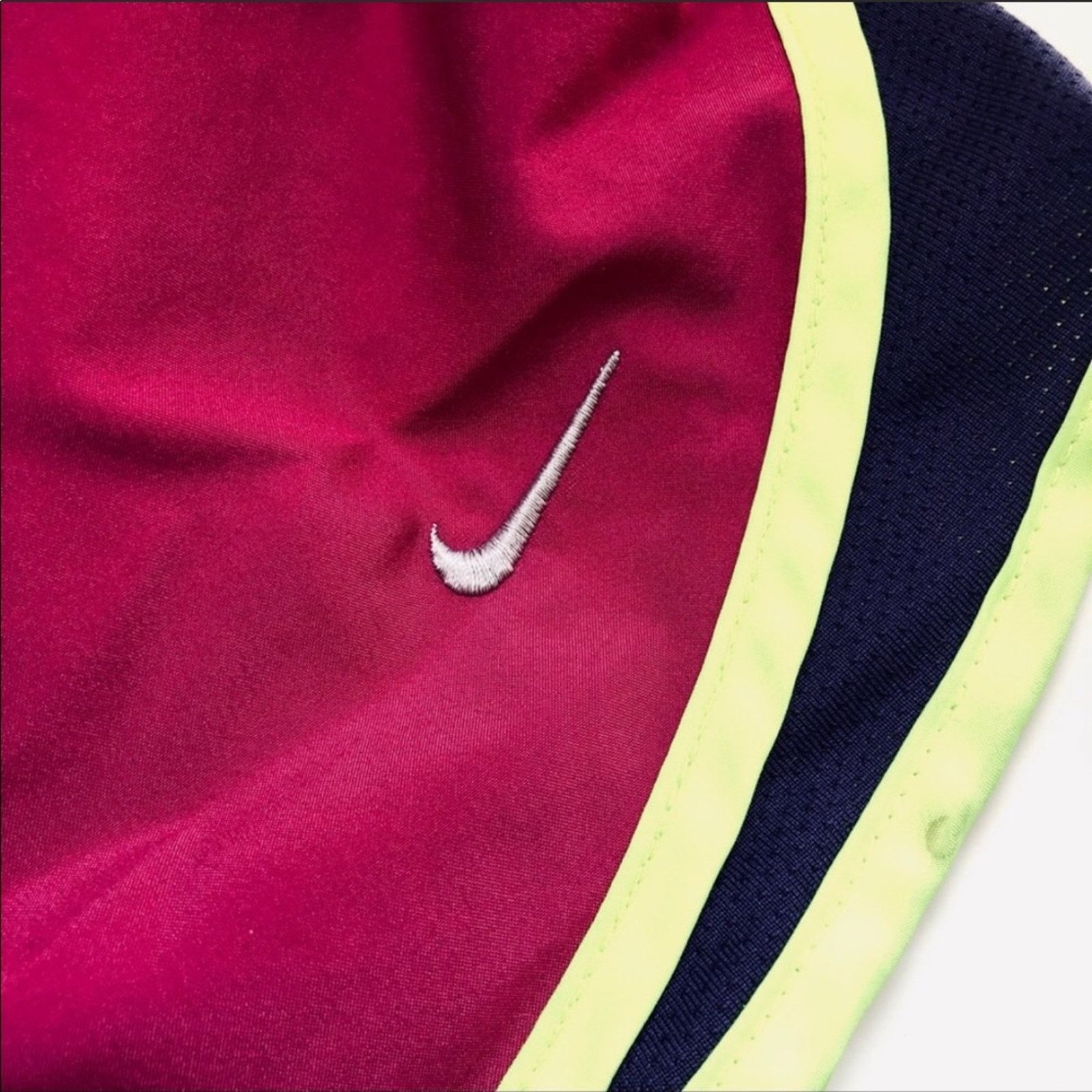 Nike NIKE Dri Fit Mesh Maroon Neon Black White Gym Mini Shorts Size 26" / US 2 / IT 38 - 3 Thumbnail