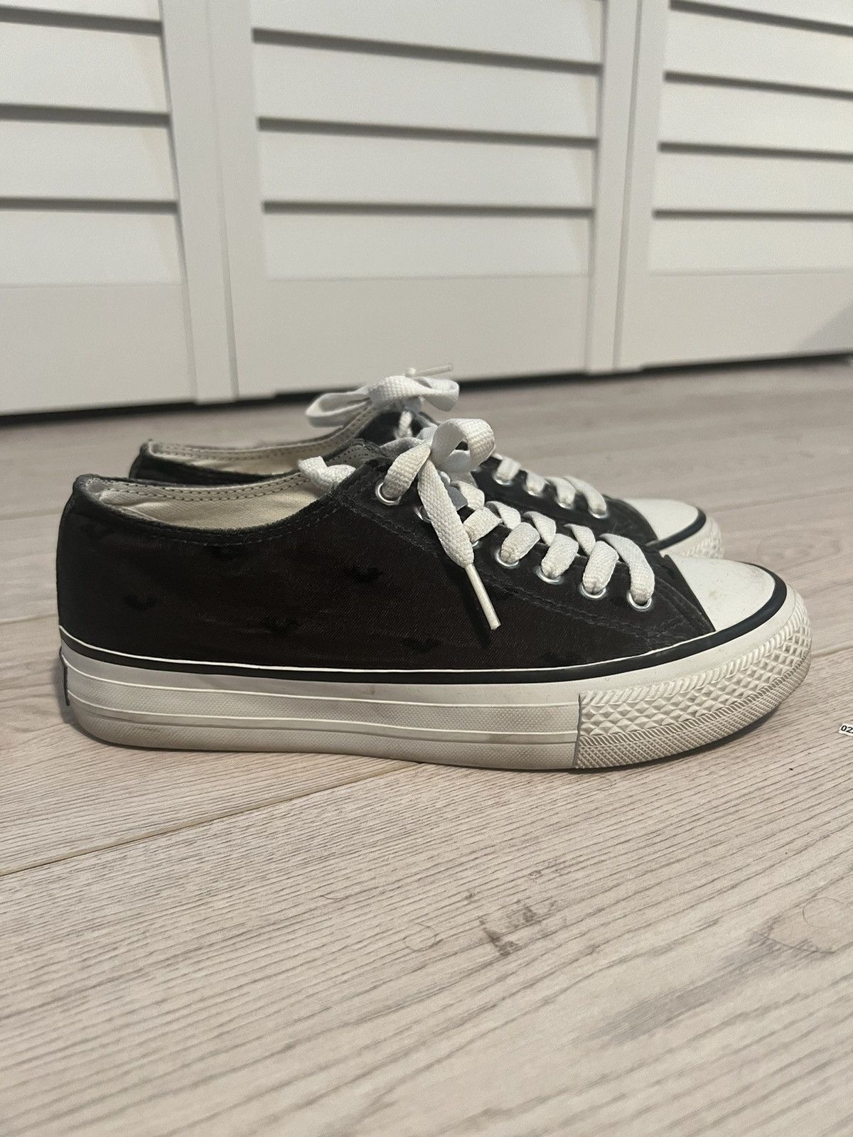image of Jun Takahashi x Undercover Aw02 “Witches Cell Divison” Velour Bat Sneakers in Black, Men's (Size 6)