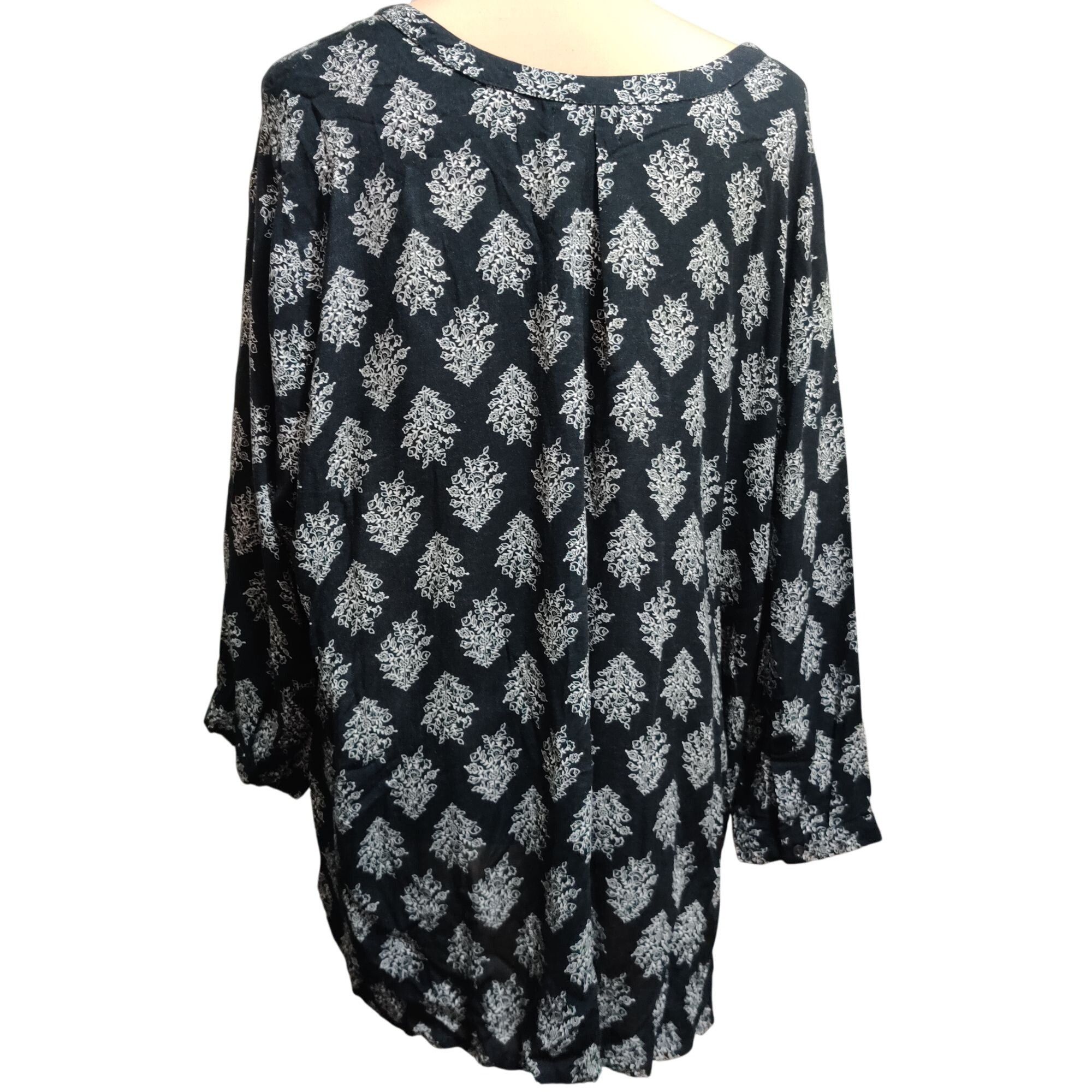 Old Navy Old Navy XXL Plus Size Black White Floral Tunic Blouse Long Size XXL / US 16-18 / IT 52-54 - 2 Thumbnail