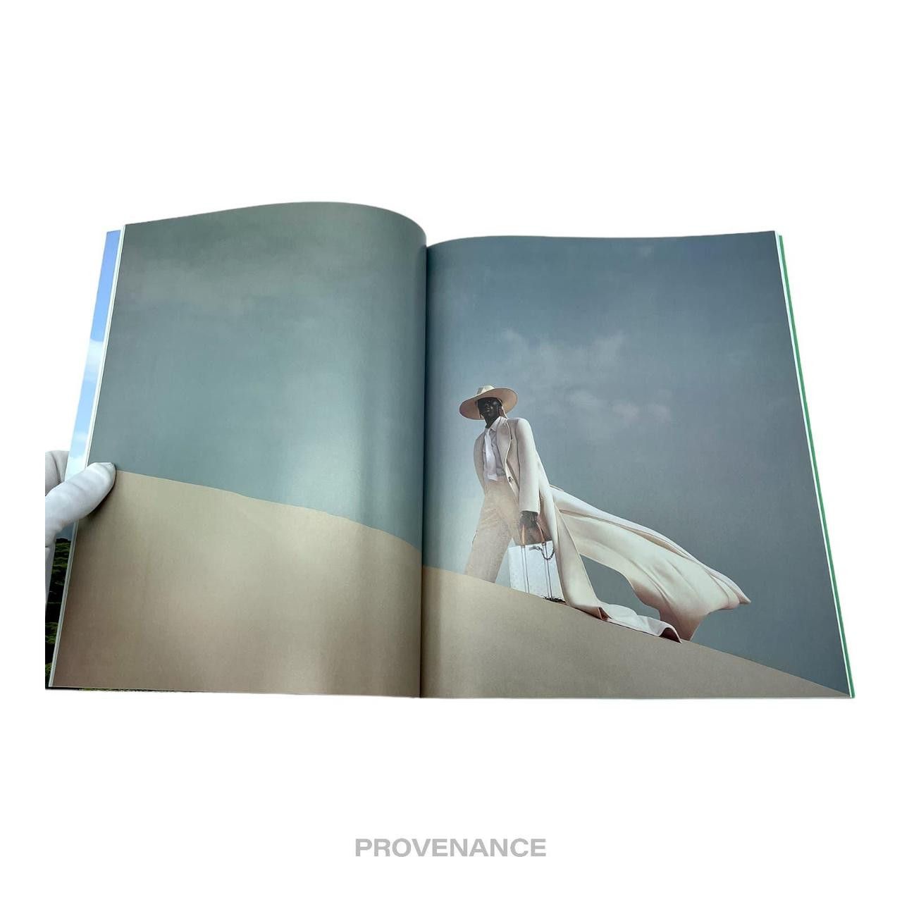 Louis Vuitton 🔴 Louis Vuitton The Book #12 Size ONE SIZE - 6 Thumbnail