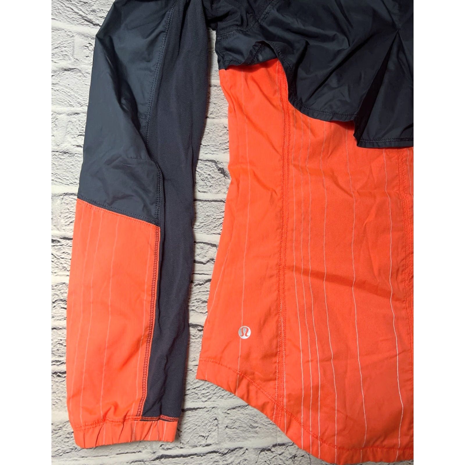 Lululemon LULULEMON Jacket Run Get Up And Glow Reflective 360 Hooded Neon Orange 4 Size S / US 4 / IT 40 - 4 Thumbnail
