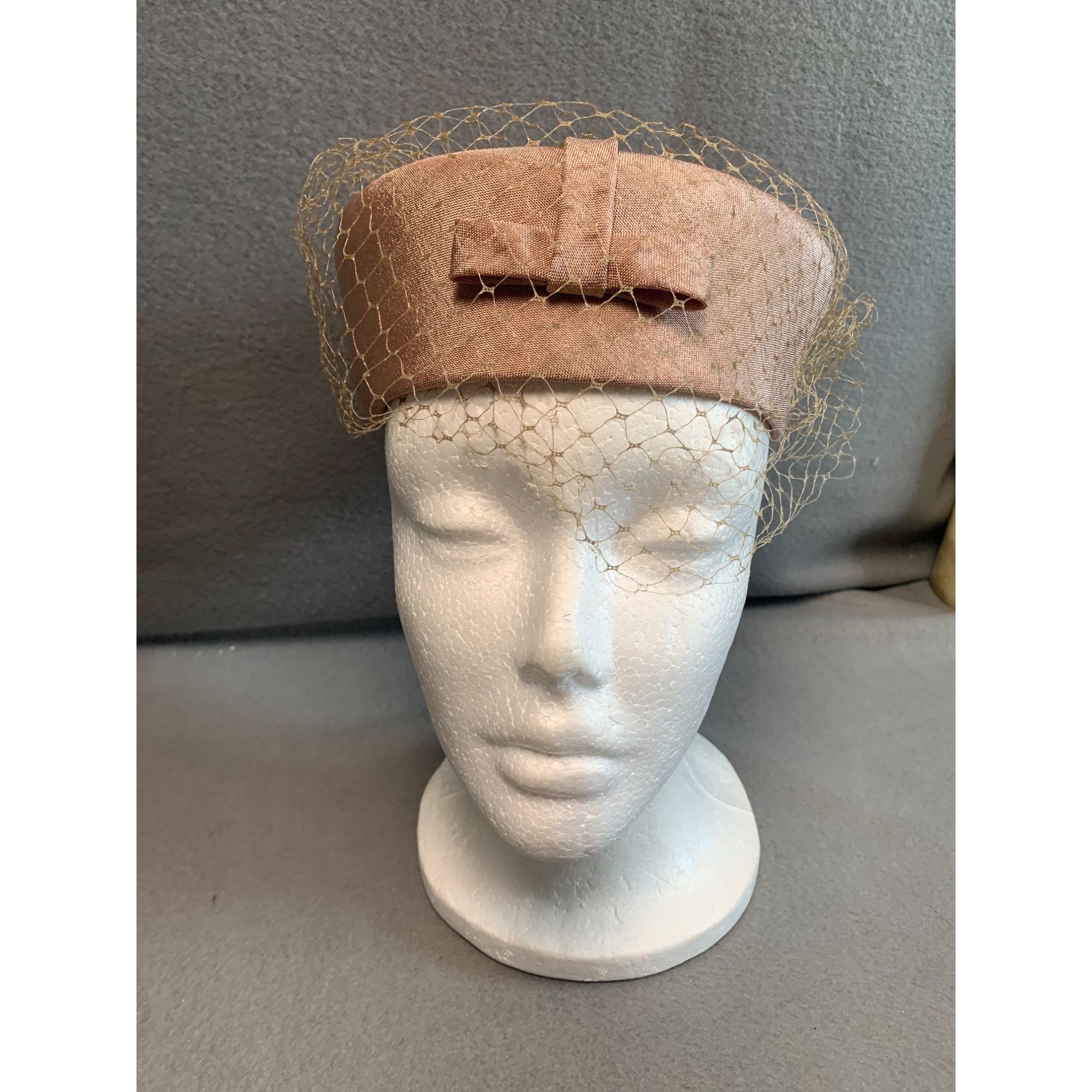 Vintage Vintage Pink Fascinator Hat with Veil & Bow Accent for Women Size ONE SIZE - 2 Thumbnail