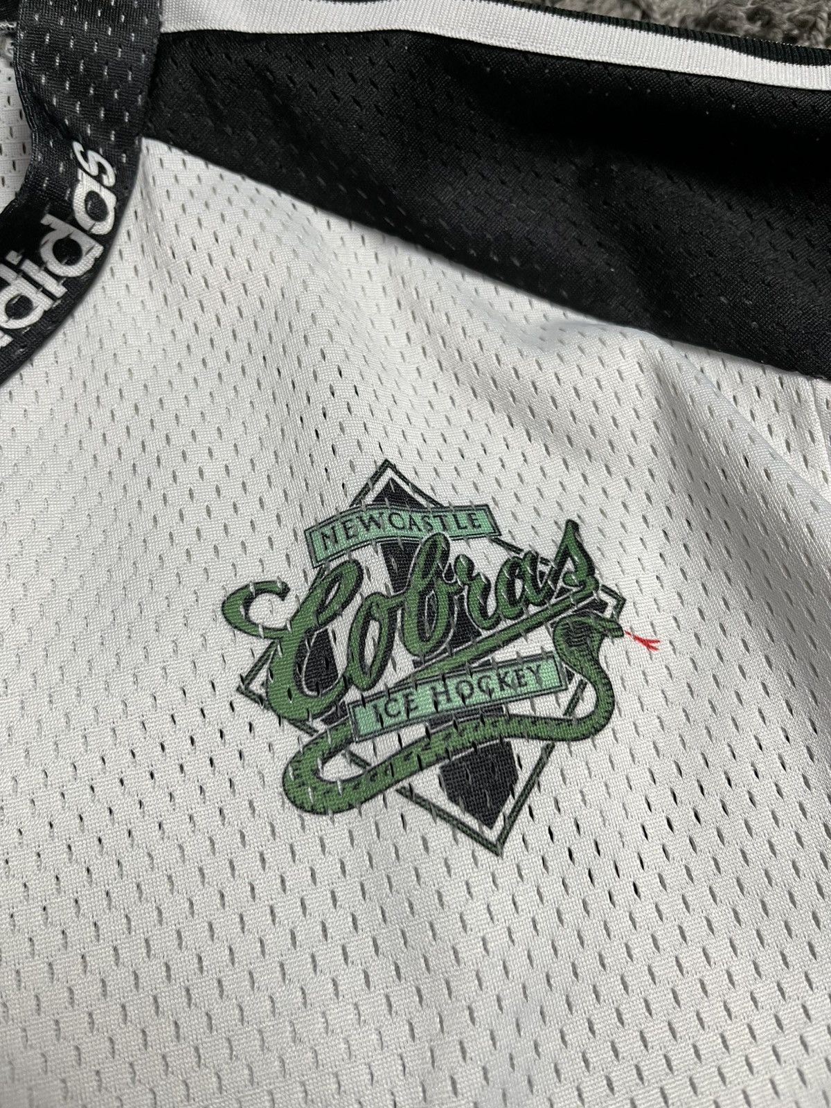Adidas RARE Vintage 1996 Newcastle Cobras Adidas Hockey Jersey Size US S / EU 44-46 / 1 - 4 Thumbnail