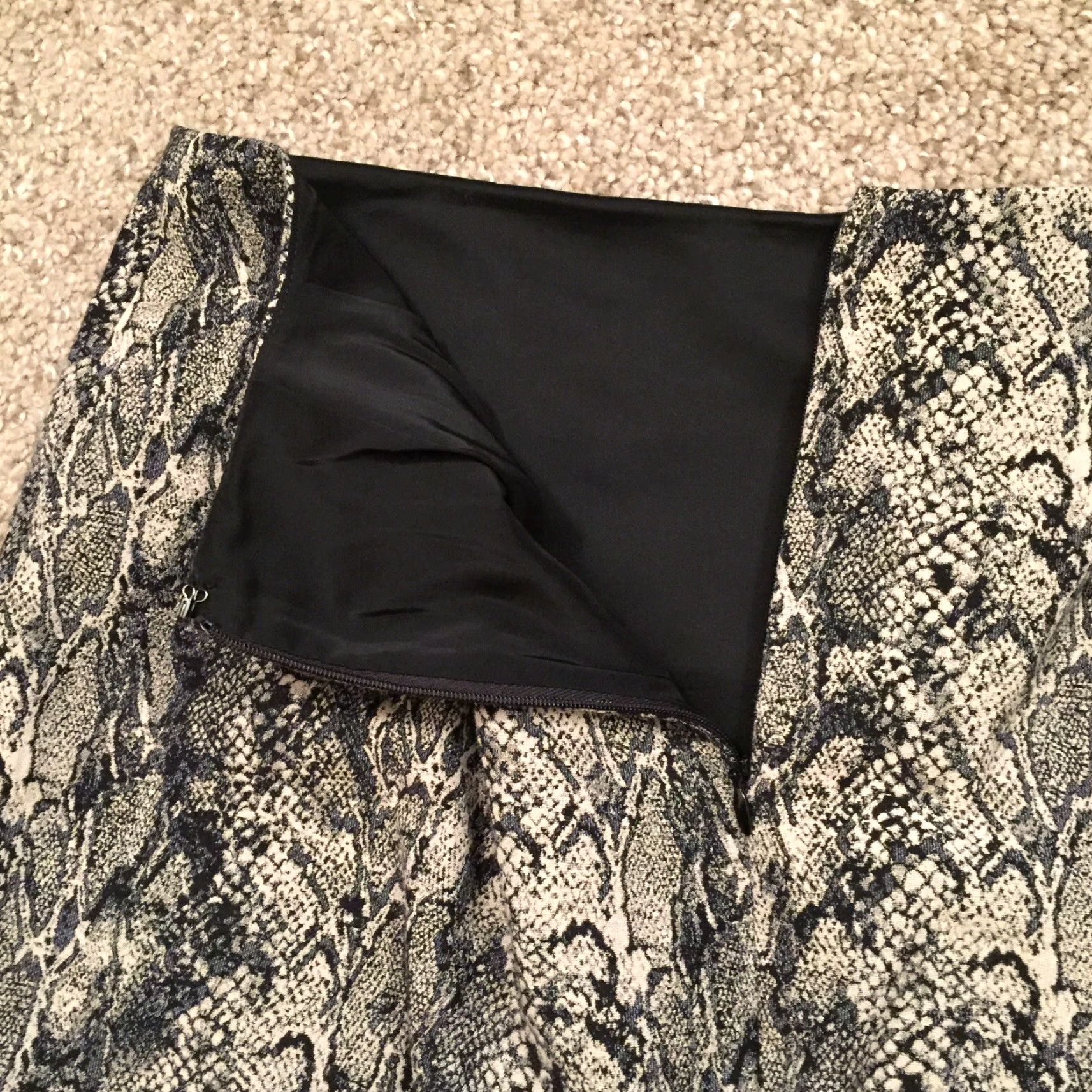 Talbots Talbots Skirt Petites Pencil 6P Beige Gray Animal Print Knee Length Lined Wool? Cotton Blend? Size 28" / US 6 / IT 42 - 7 Thumbnail