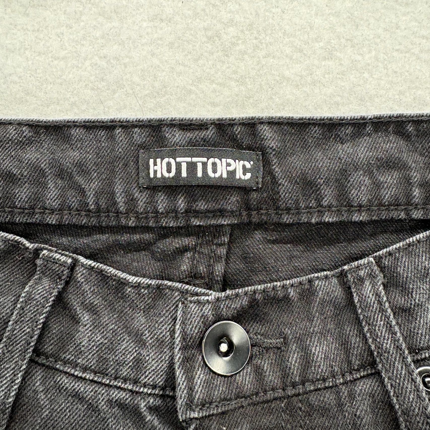 Hot Topic Hot Topic Jeans Mens 28x32 Black Dark Wash Relaxed Skull Patch Denim Gothic Punk Jeans Shirt, Pants, Pants? Size US 28 / EU 44 - 4 Thumbnail