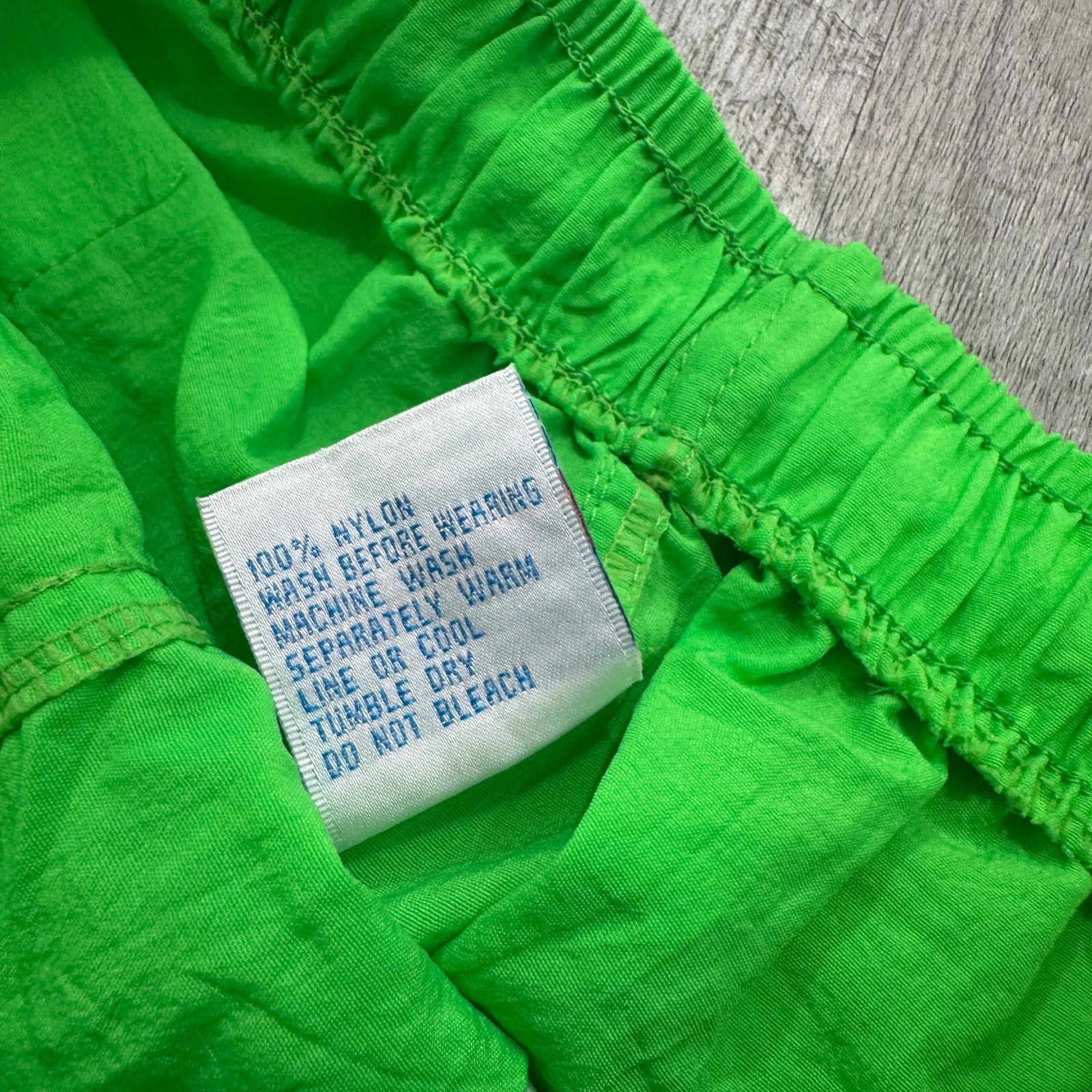 Vintage NEW Vintage USA Sport Surf Shorts Mens Small Green 80s Size US 26 / EU 42 - 7 Thumbnail