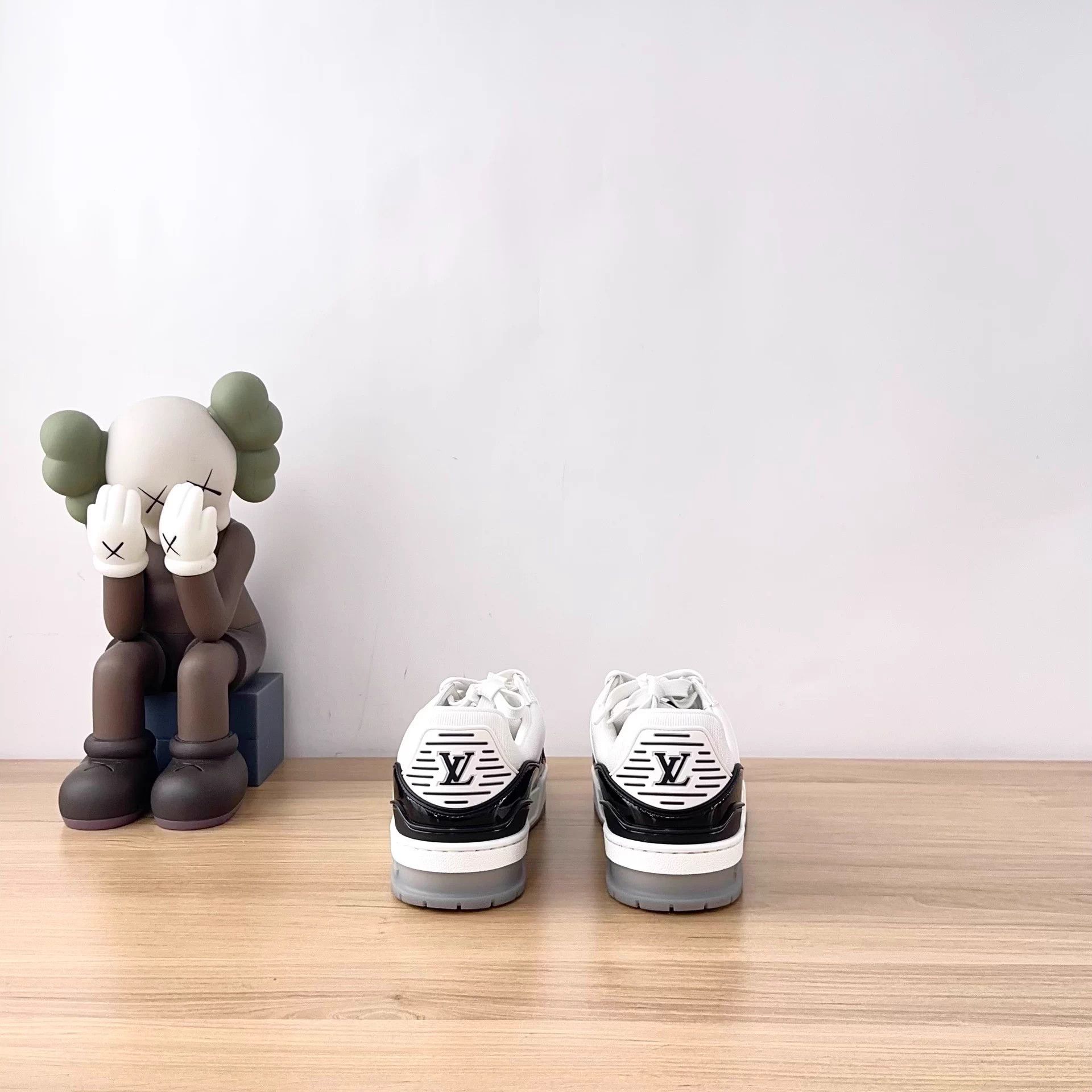 Louis Vuitton LV sneakers EUR 38.5 Size US 7.5 / IT 37.5 - 2 Thumbnail