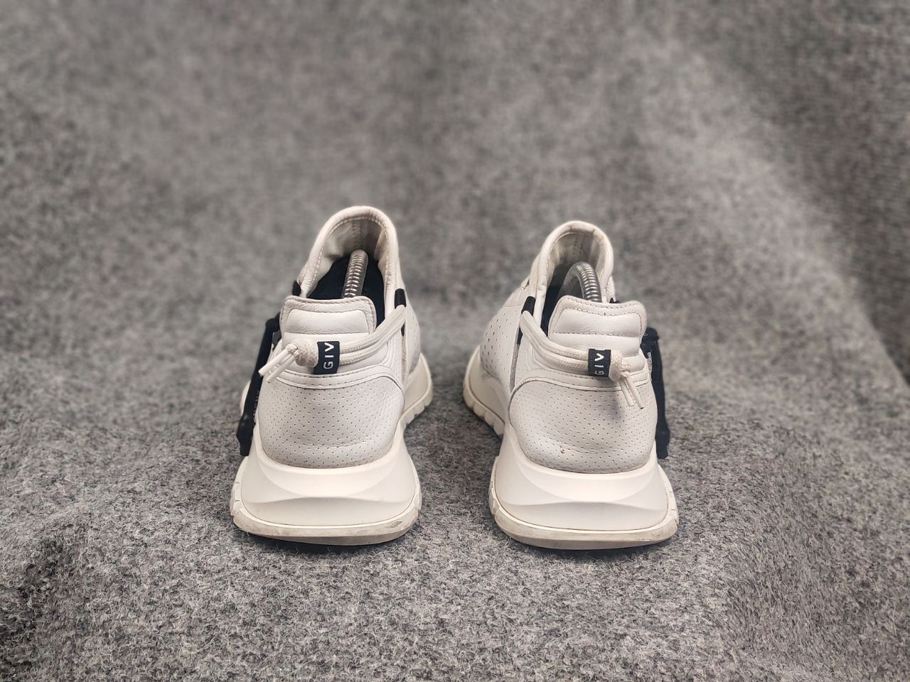Givenchy Givenchy spectre runner sneakers leather Logo Zip Shoes Size US 8.5 / IT 38.5 - 10 Thumbnail