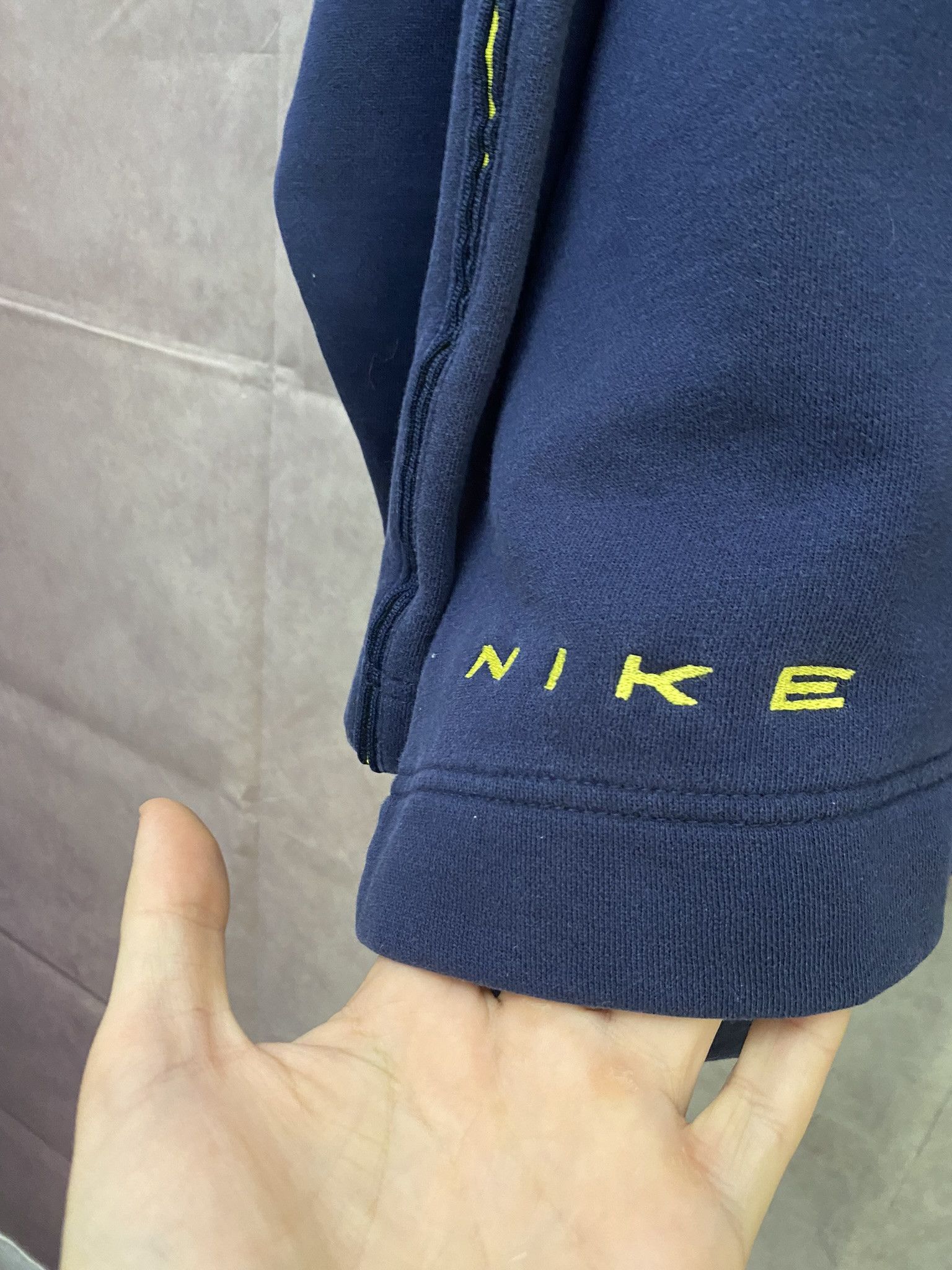 Nike × Vintage Nike Sweatshirt Vintage Center Logo Size US M / EU 48-50 / 2 - 3 Thumbnail