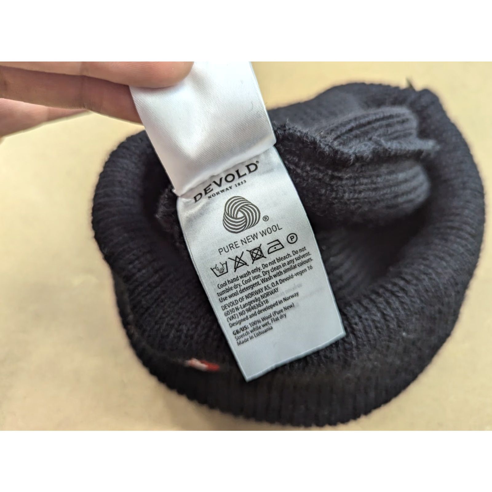 Vintage Devold Wool Beanie Hat One Size Black Knit Cuffed Winter Lightweight Quick Dry Stretch Casual Unisex Adults Beanie Mens Womens Size ONE SIZE - 4 Thumbnail