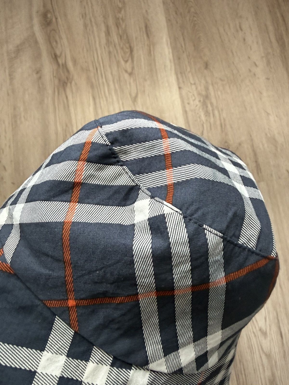Burberry Burberry Reversible Bucket Hat Nova Check / Navy Size ONE SIZE - 25 Thumbnail