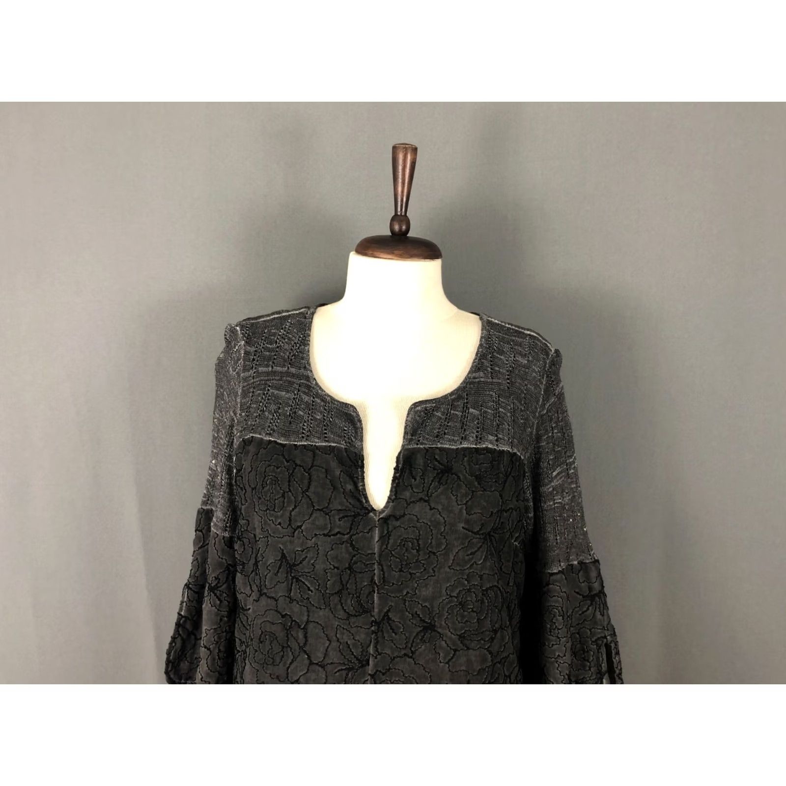 Vintage Elisa Cavaletti Dress Gray Floral Embroidered Knit A-Line Knee Length V-Neck 3/4 Sleeve Size ONE SIZE - 4 Thumbnail