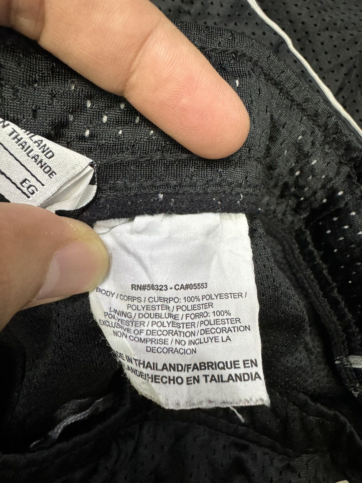 Nike NIKE DRI FIT PERFORATED EMBROIDERED LOGO TRACK PANTS Size US 32 / EU 48 - 11 Thumbnail
