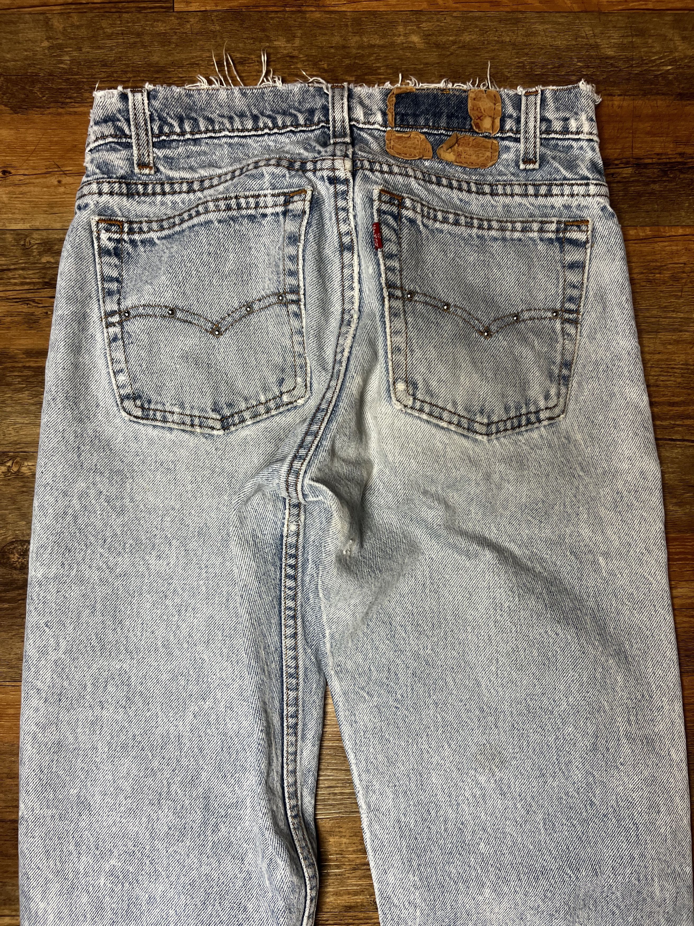 Levi's Vintage Clothing Vintage Levi's Light Blue Denim Jeans with Studded Pockets Size US 28 / EU 44 - 9 Thumbnail