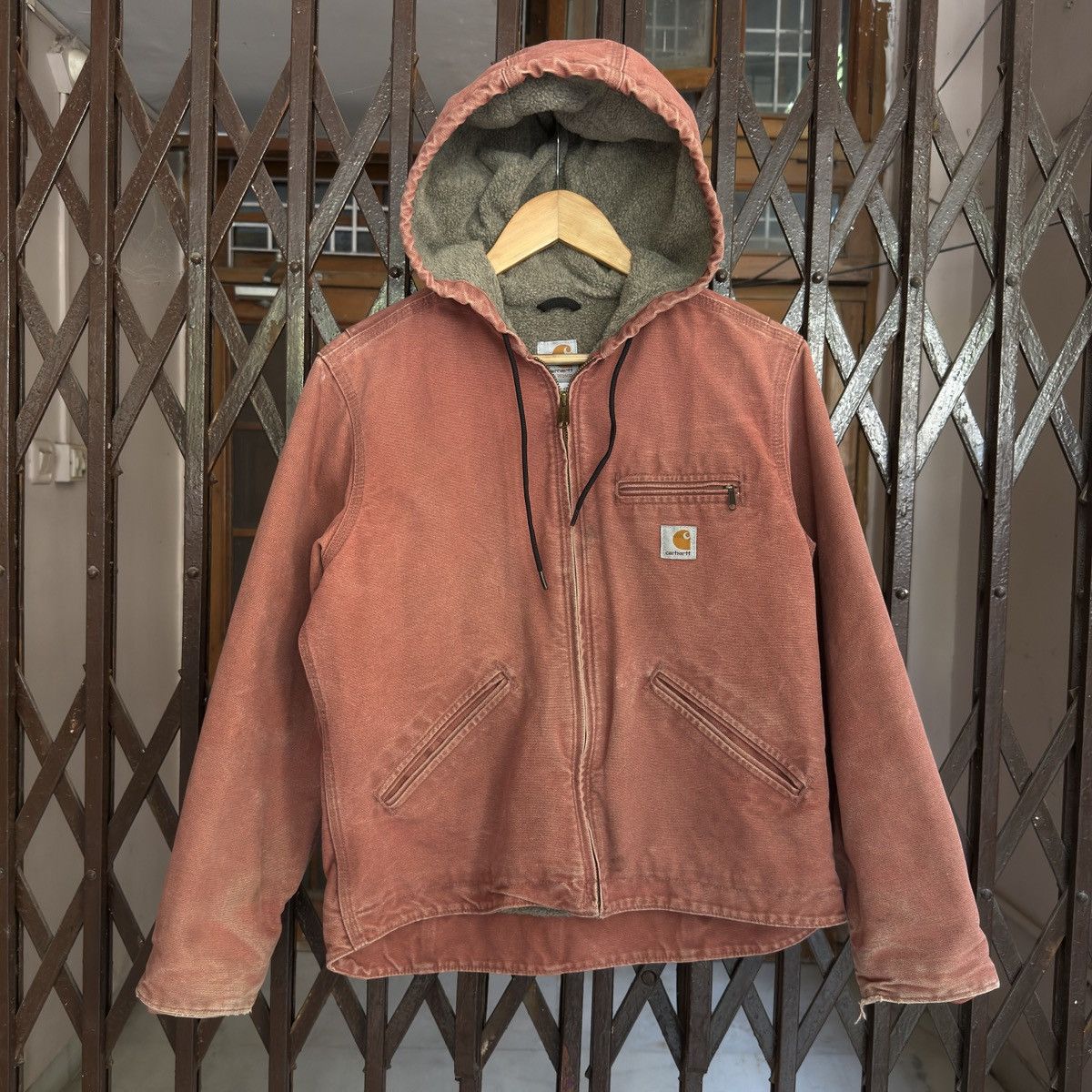Carhartt Vintage Carhartt Hooded Active Pink Jacket WJ141 VRS Size US S / EU 44-46 / 1 - 1 Thumbnail