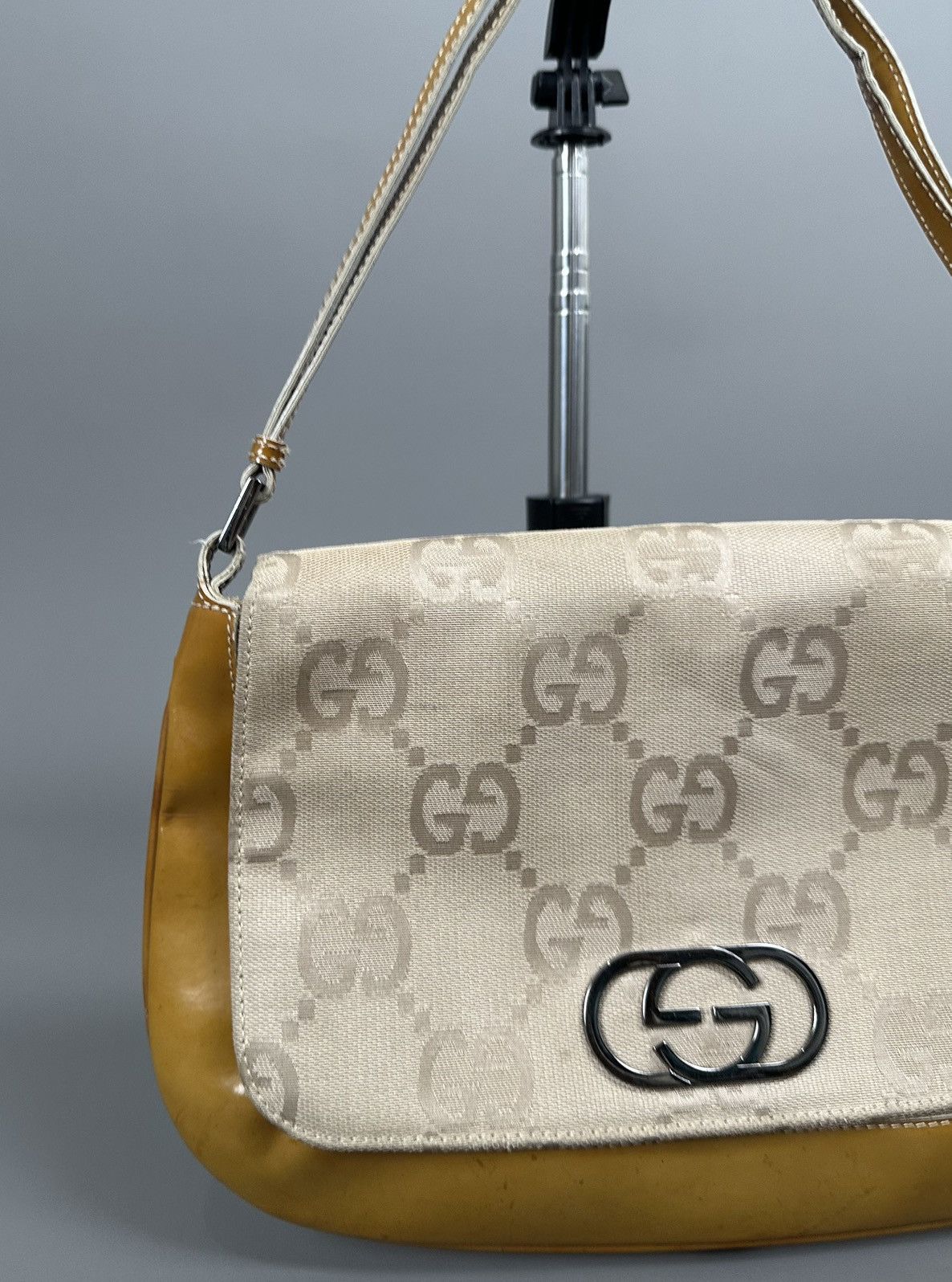 Gucci Gucci - Vintage GG Canvas Beige - Yellow Patent Leather Bag Size ONE SIZE - 2 Thumbnail