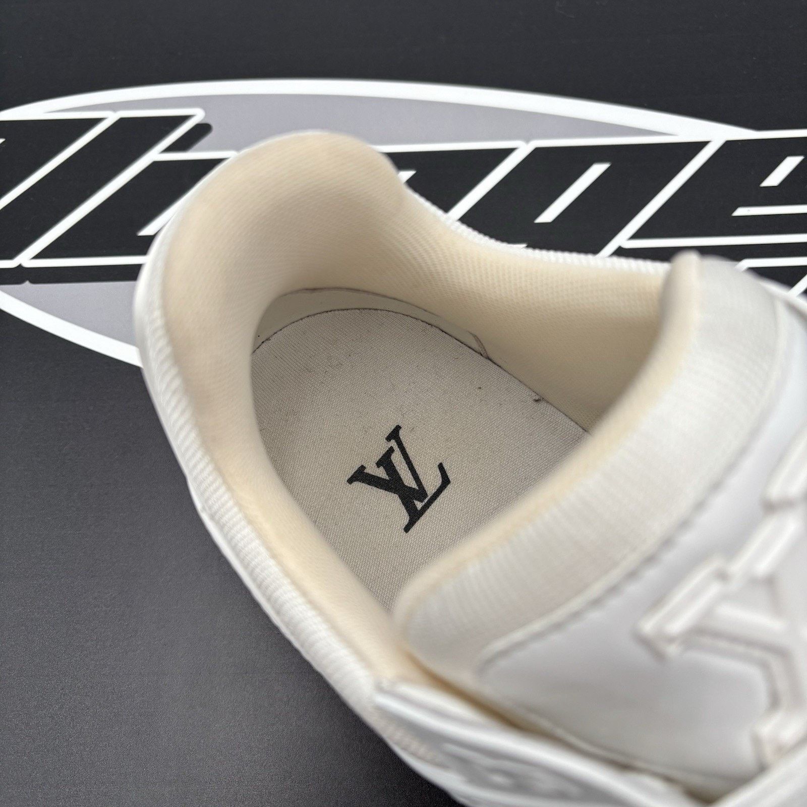 Louis Vuitton Louis Vuitton Trainer ' White ' | EXCELLENT CONDITION! Size US 8.5 / EU 41-42 - 9 Thumbnail