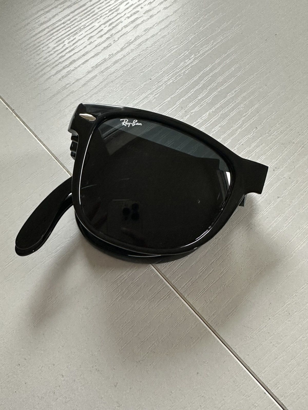 RayBan Ray-Ban Wayfarer Folding Classic RB4105 Size ONE SIZE - 1 Thumbnail