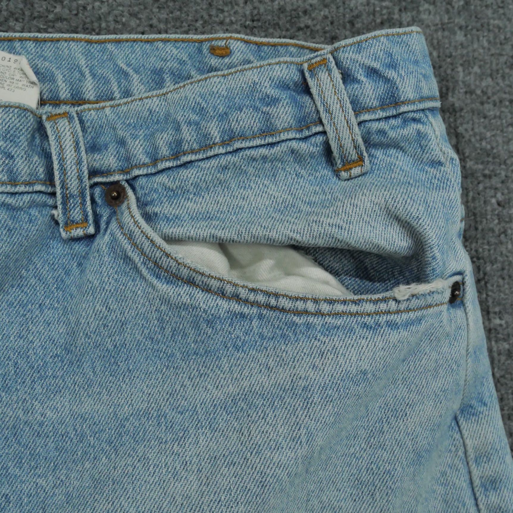 Levi's VINTAGE Levi's 505 Jeans Mens 42x34 Blue Denim Pant Regular Straight 90s Jeans 505 Levi's Mens Blue 90s Size US 40 / EU 56 - 4 Thumbnail