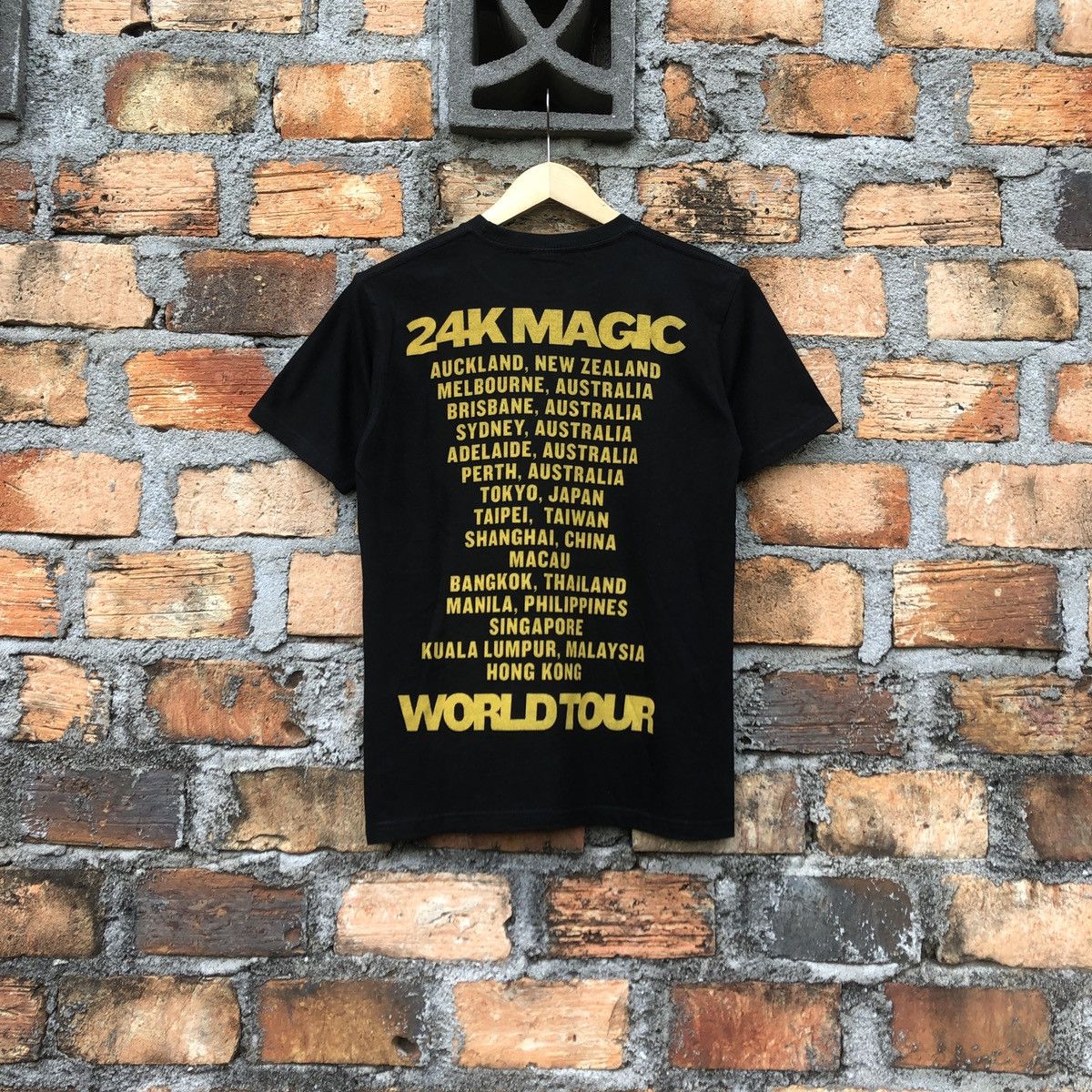 Other Bruno Mars 24k Magic World Tour Tshirt Size US S / EU 44-46 / 1 - 6 Thumbnail