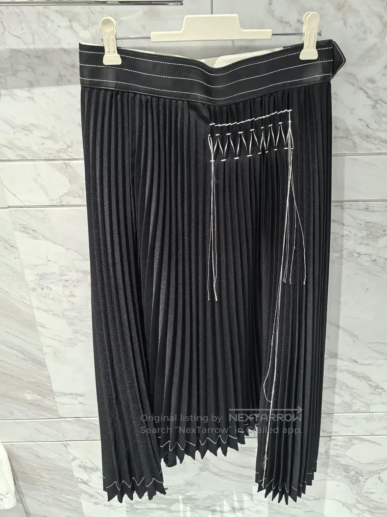 Helmut Lang Helmut Lang size S Black pleated midi skirt, made of thick Size 22" - 1 Thumbnail