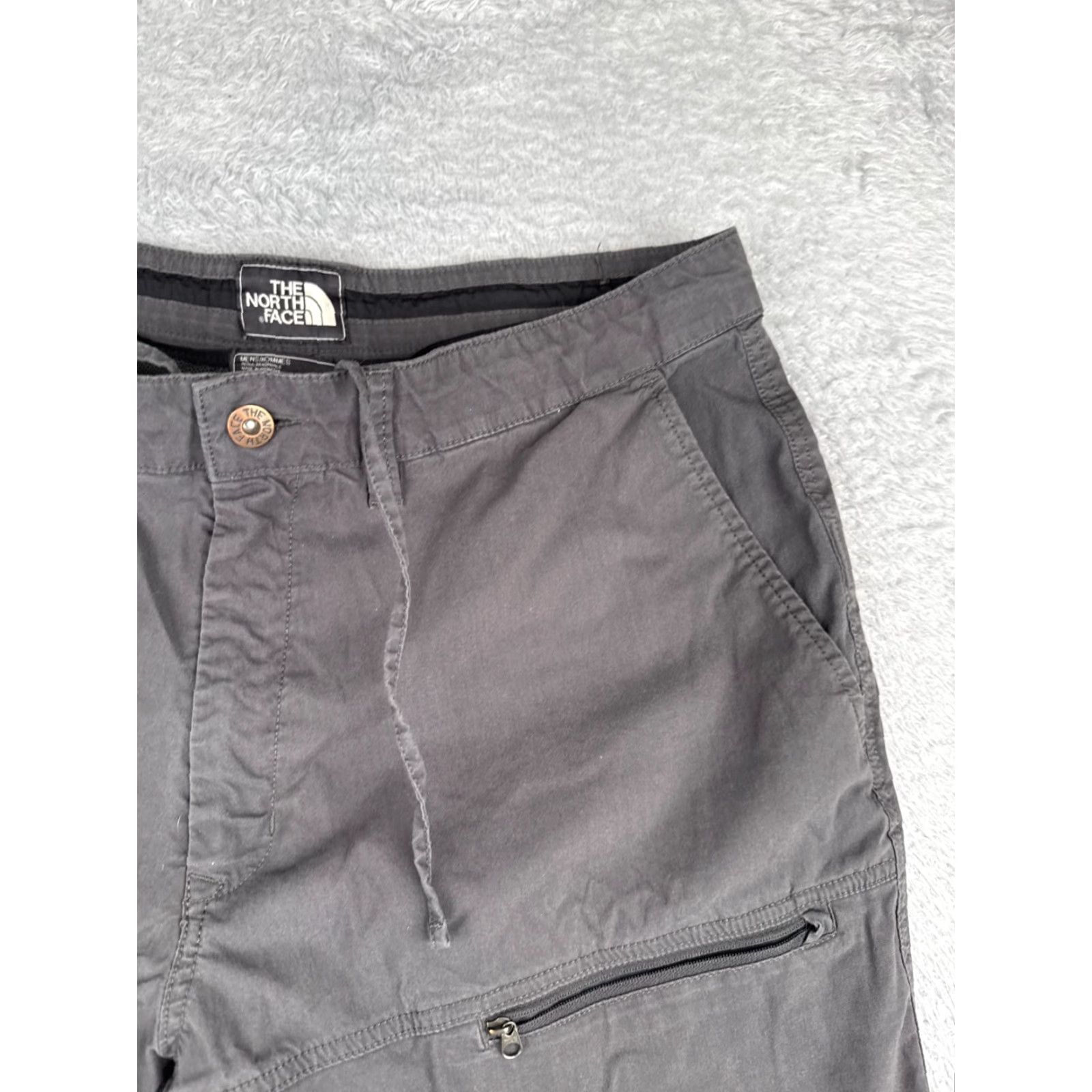 The North Face The North Face Shorts Men 36 Gray Cargo Pockets Hike Camping Cotton Blend Twill 9in Inseam Mens Size US 36 / EU 52 - 5 Thumbnail