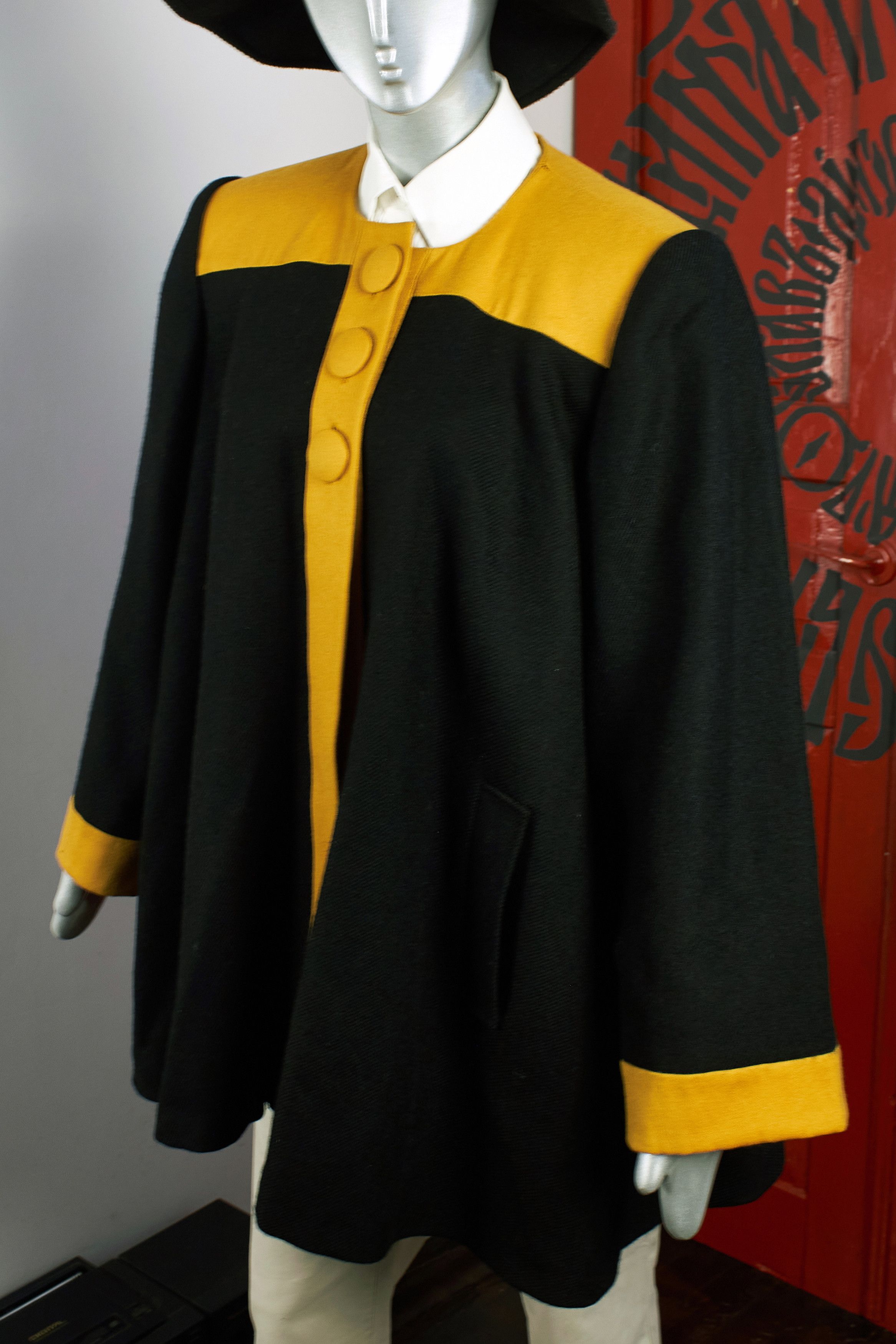 Vintage Vintage 90s black woolen coat Luba Paris Made in France Size M / US 6-8 / IT 42-44 - 5 Thumbnail