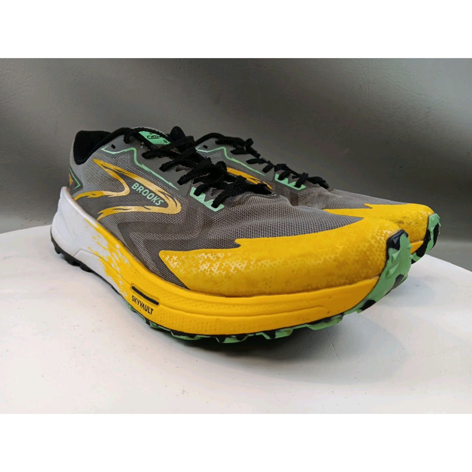 Brooks Brooks Catamount Sneaker Men 15 Lemon Chrome Sedona Sage Yellow Breathable Cushioned D Rubber Cleat Shoe Size US 14 / EU 47 - 2 Thumbnail