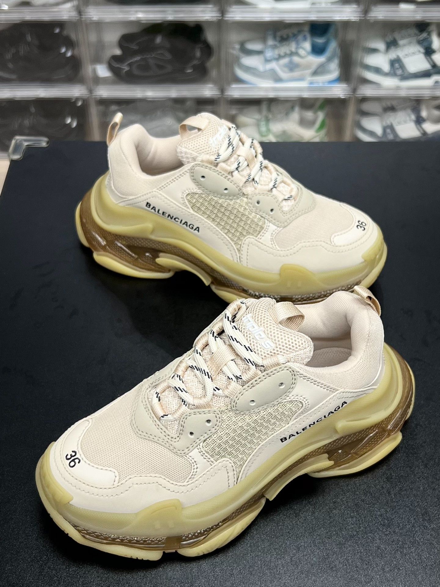 Balenciaga Balenciaga Beige Lowtop Sneakers us_6 Women Size US 6 / IT 36 - 1 Thumbnail