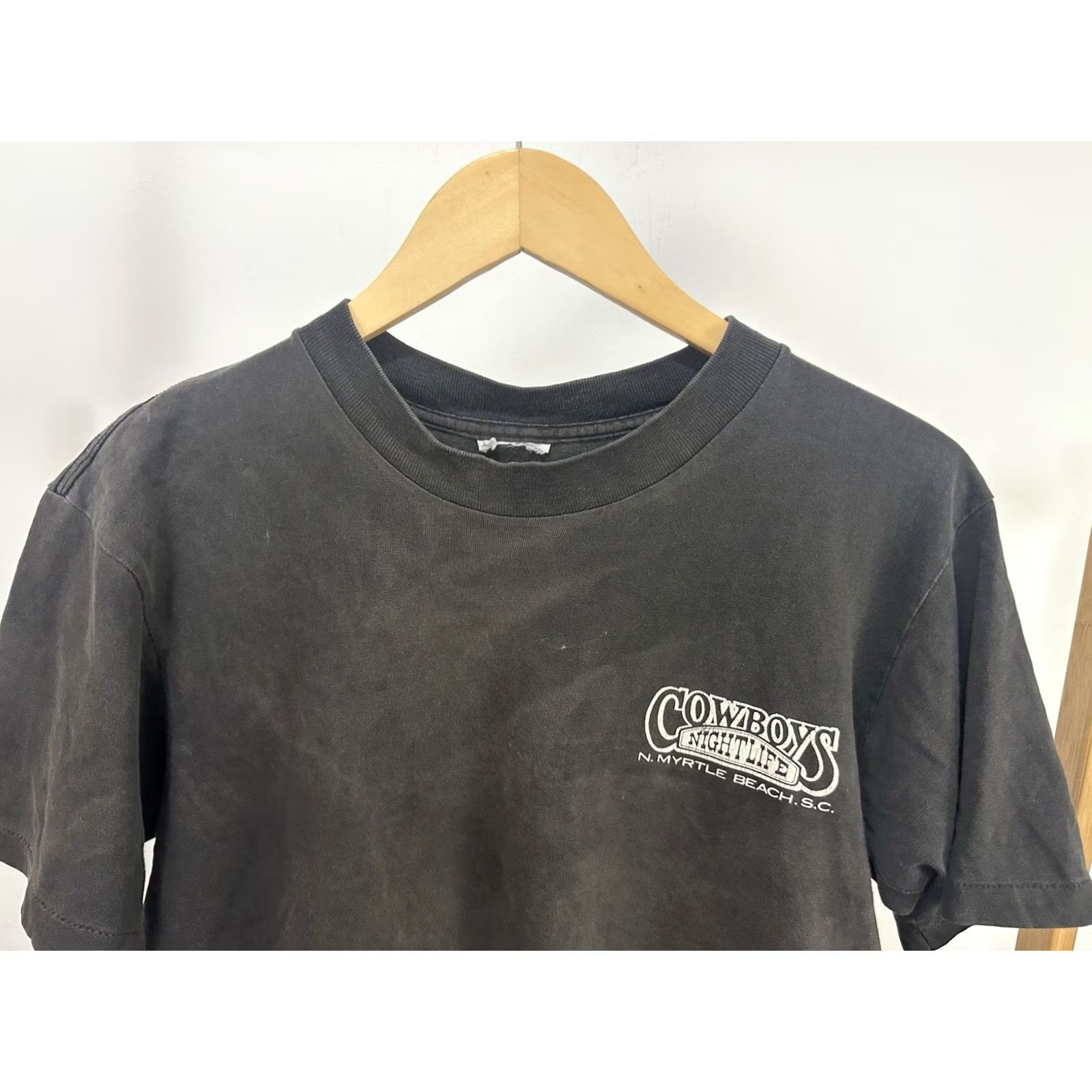 Avenue VTG Cowboys Night Life Myrtle Gradient Sun Faded Worn Venue Band T-Shirt M Shirt Mens Black Cowboy faded worn Windy Hill 90s Boys Girls Mens Size US M / EU 48-50 / 2 - 7 Thumbnail