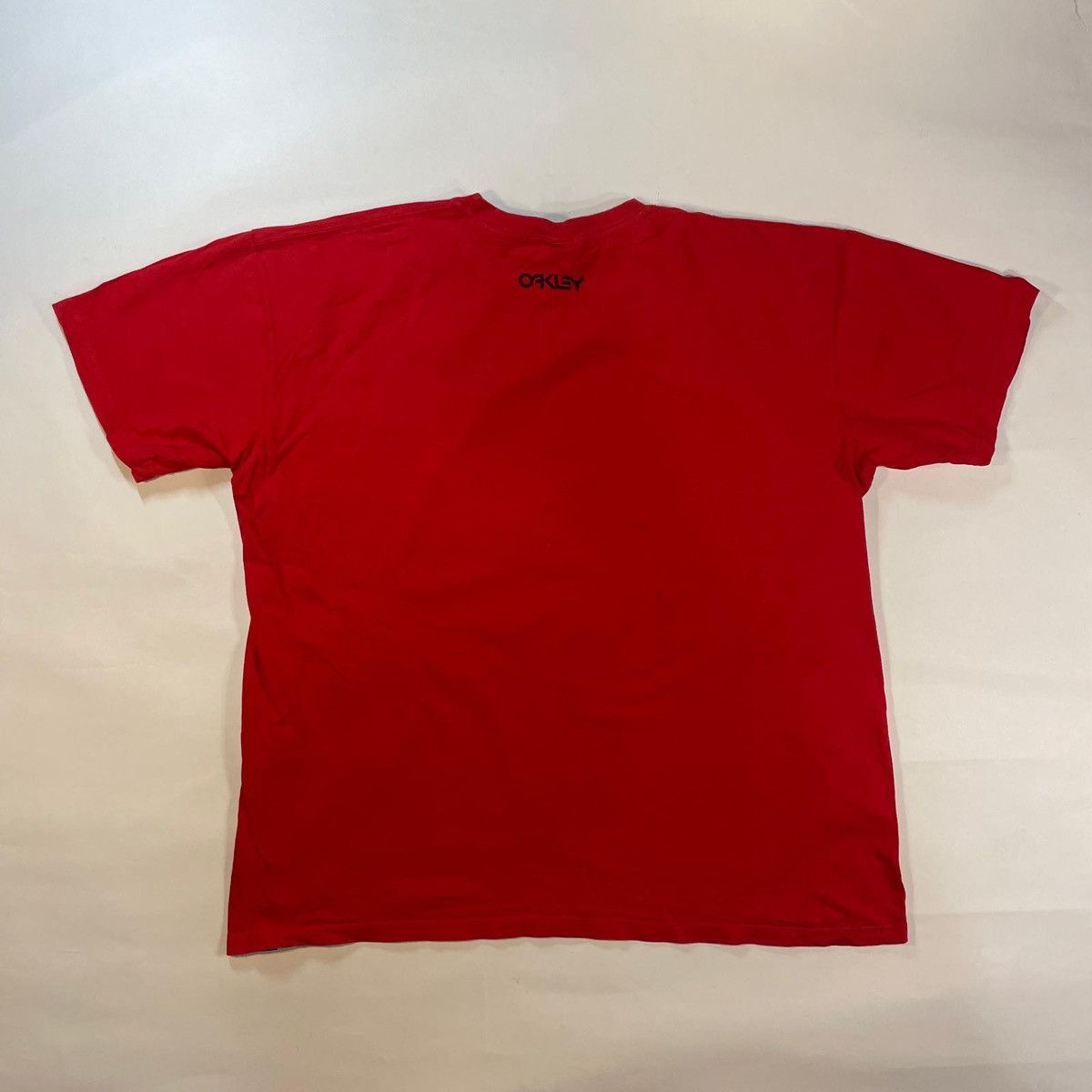 Oakley Red and white Oakley vintage graphic tee t-shirt 90s Size US XL / EU 56 / 4 - 2 Thumbnail