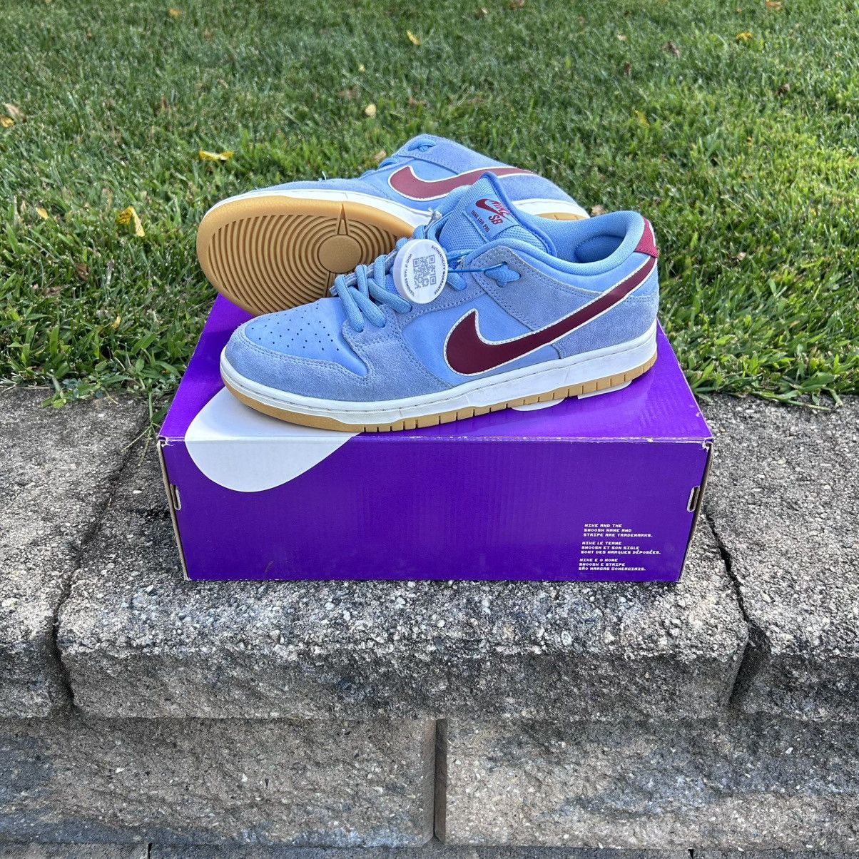 Nike SB Dunk Low Philadelphia Phillies Size M