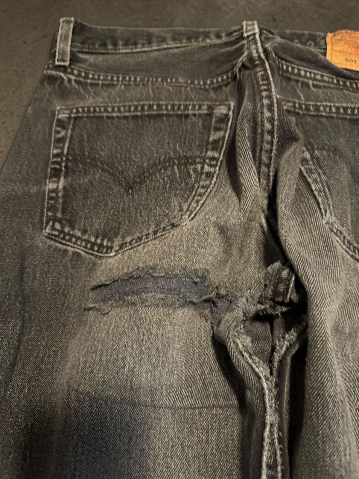 Levi's Vintage Destroyed Black Levi's Faded Jeans Size US 31 - 5 Thumbnail