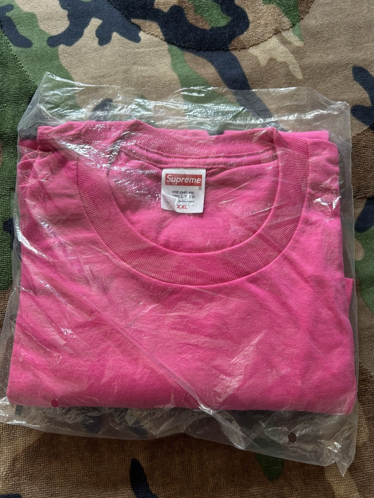 Supreme Supreme Painted Tee Fuchsia XXL SS25 Size US XXL / EU 58 / 5 - 5 Thumbnail