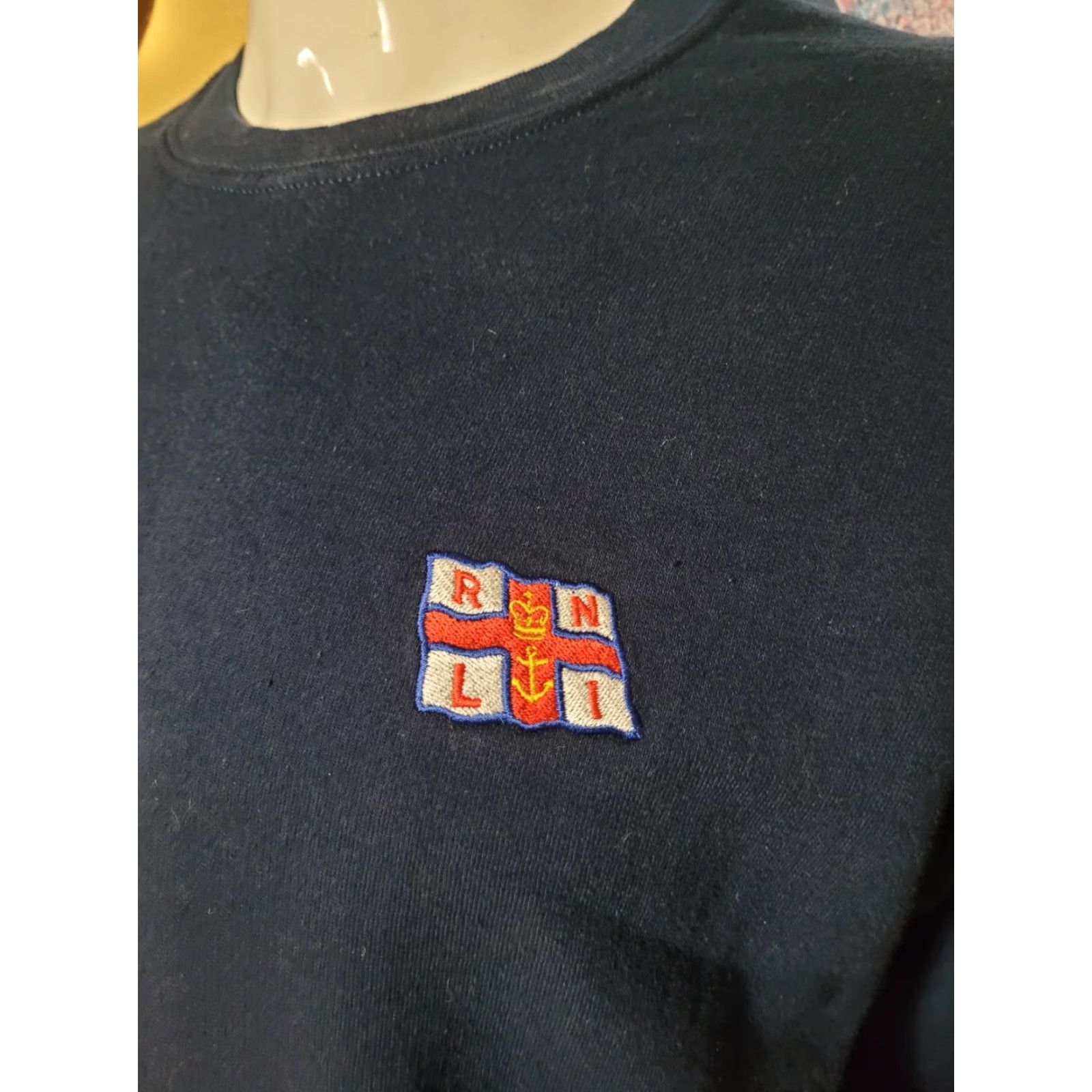 Gildan VINTAGE RNLI Crewneck Logo Sweatshirt Blue L Men Long Sleeve Polyester Blend Gildan 50/50 Sweatshirt England UK Boats Country Nautical 90s? Size US L / EU 52-54 / 3 - 2 Thumbnail