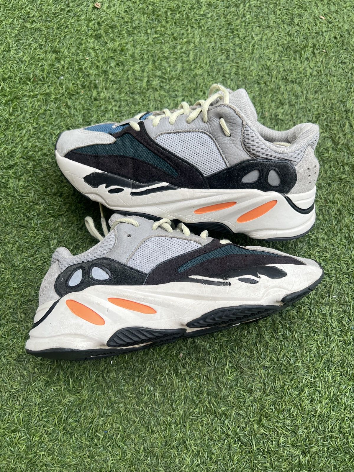 Yeezy Adidas Yeezy 700 OG Wave Runner B75571 Size US 8.5 / EU 41-42 - 2 Thumbnail
