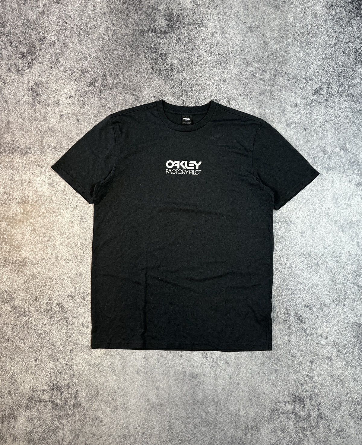 Oakley Y2K Oakley Big Logo T-Shirt Streetwear Rare Casual M USA Size US M / EU 48-50 / 2 - 1 Thumbnail