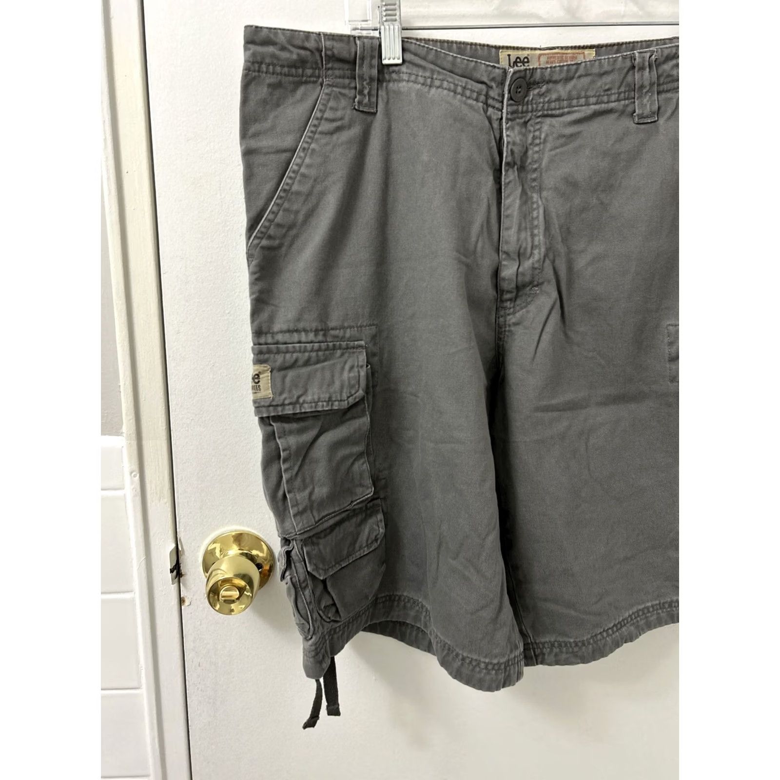 Lee VINTAGE? No (skip) - Lee Cargo Shorts Mens 34 Gray Cotton Twill 11” Inseam Pocket Utility Outdoor Casual Workwear Hiking Relaxed Front Flat Front Size US 34 / EU 50 - 2 Thumbnail