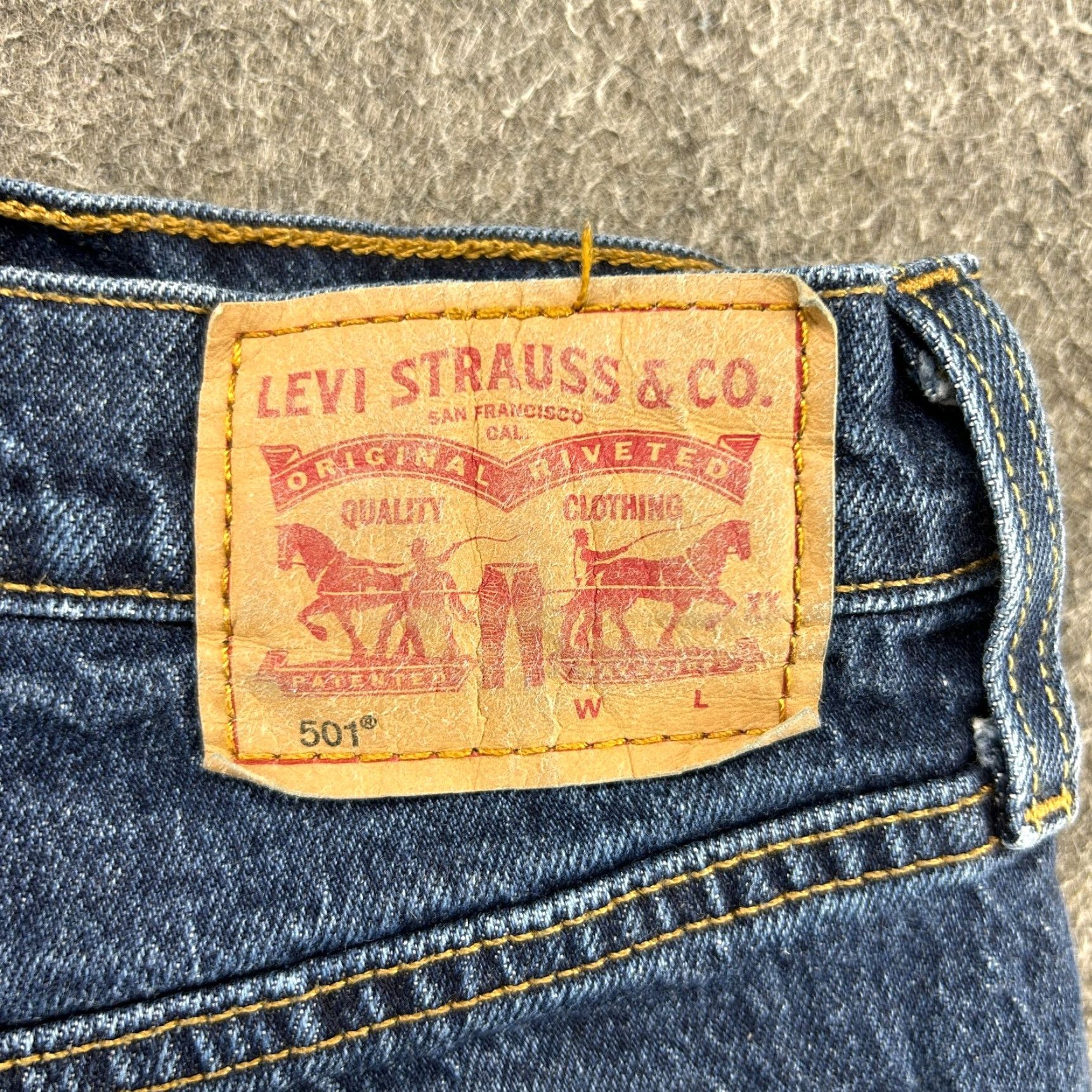Levi's Levi's 501 Shorts Womens 32 Blue High Rise Button Fly Regular Dark Wash Cut-Off Fringe 5-Pocket Denim Cotton Men? Size 24" / US 00 / IT 34 - 2 Thumbnail