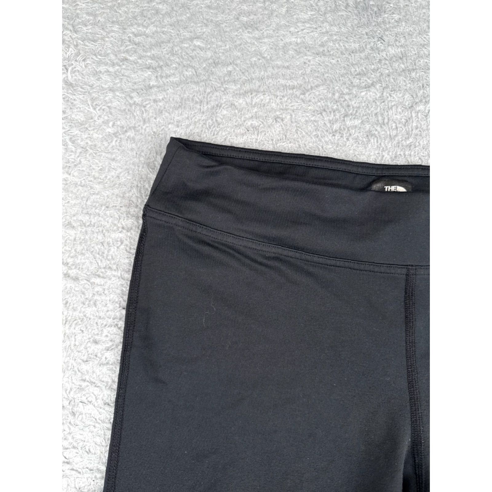 The North Face The North Face Shorts Womens Large Black Sweat Polyester Blend Run Gym READ ME Size 36" / US 14 / IT 50 - 4 Thumbnail