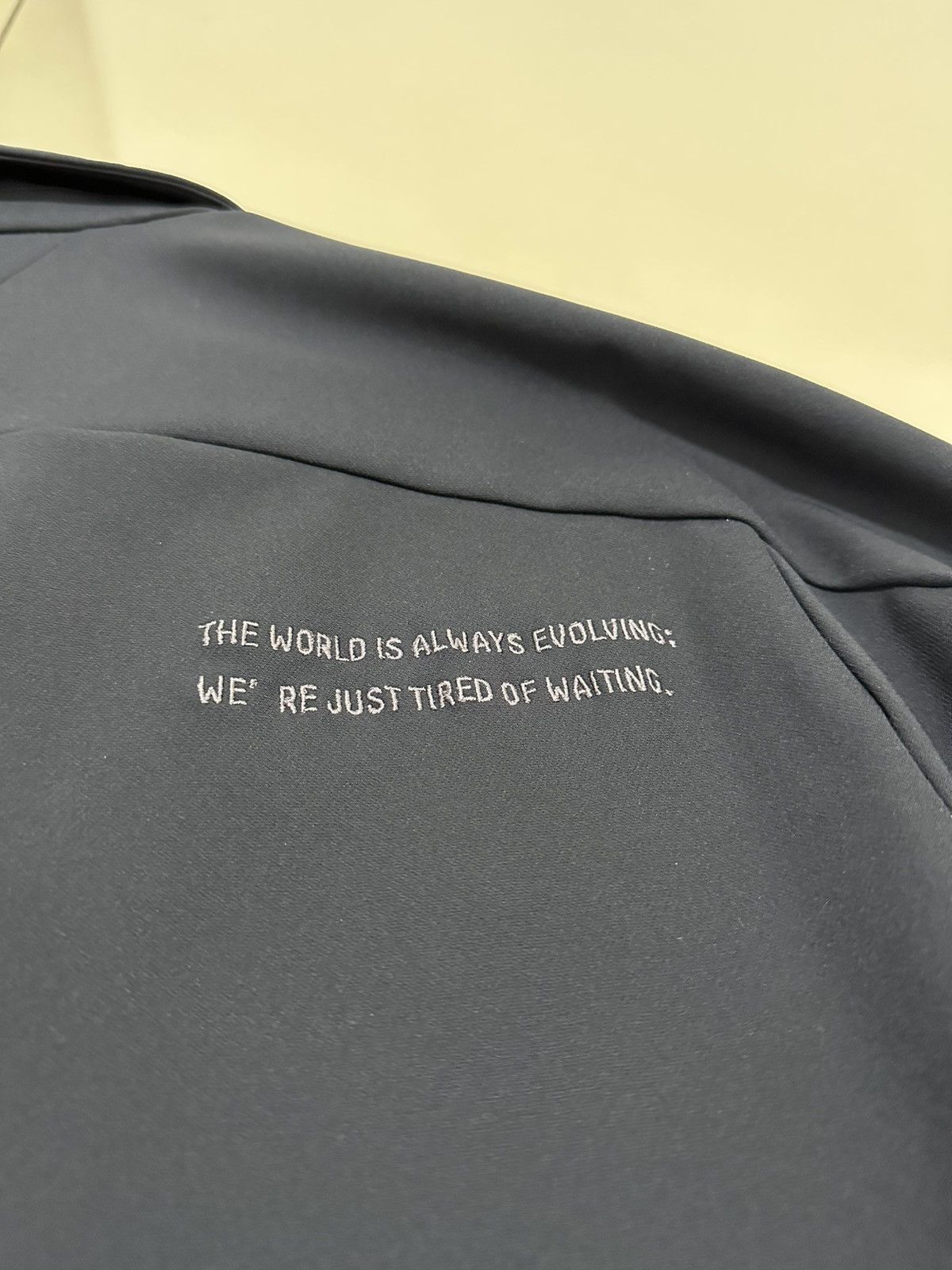 Oakley Oakley Light Jacket Design The World Is Always Involving Size US L / EU 52-54 / 3 - 12 Thumbnail