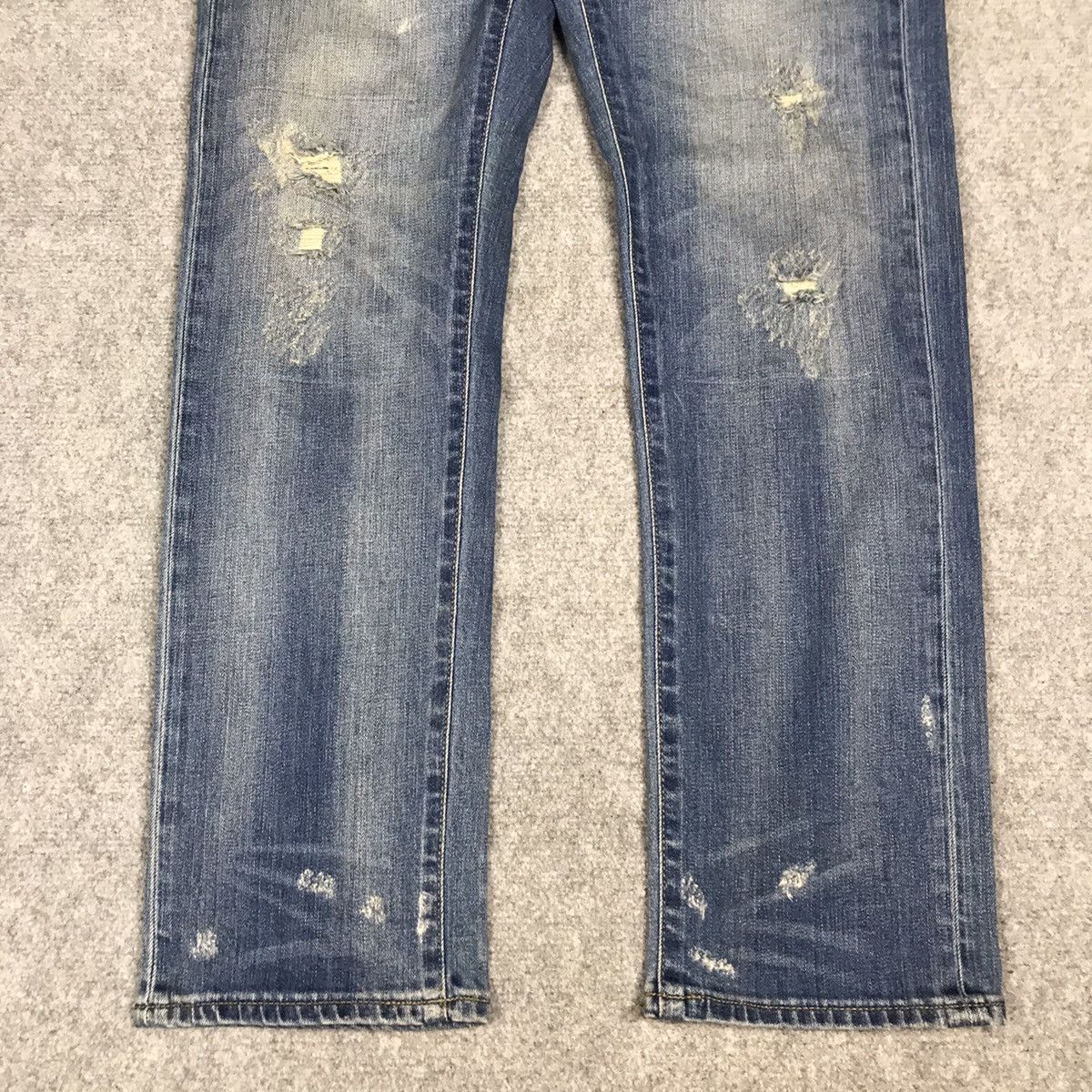 Japanese Brand × Jun Takahashi × Uniqlo Denim distressed Uniqlo design japan pants Size US 32 / EU 48 - 2 Thumbnail