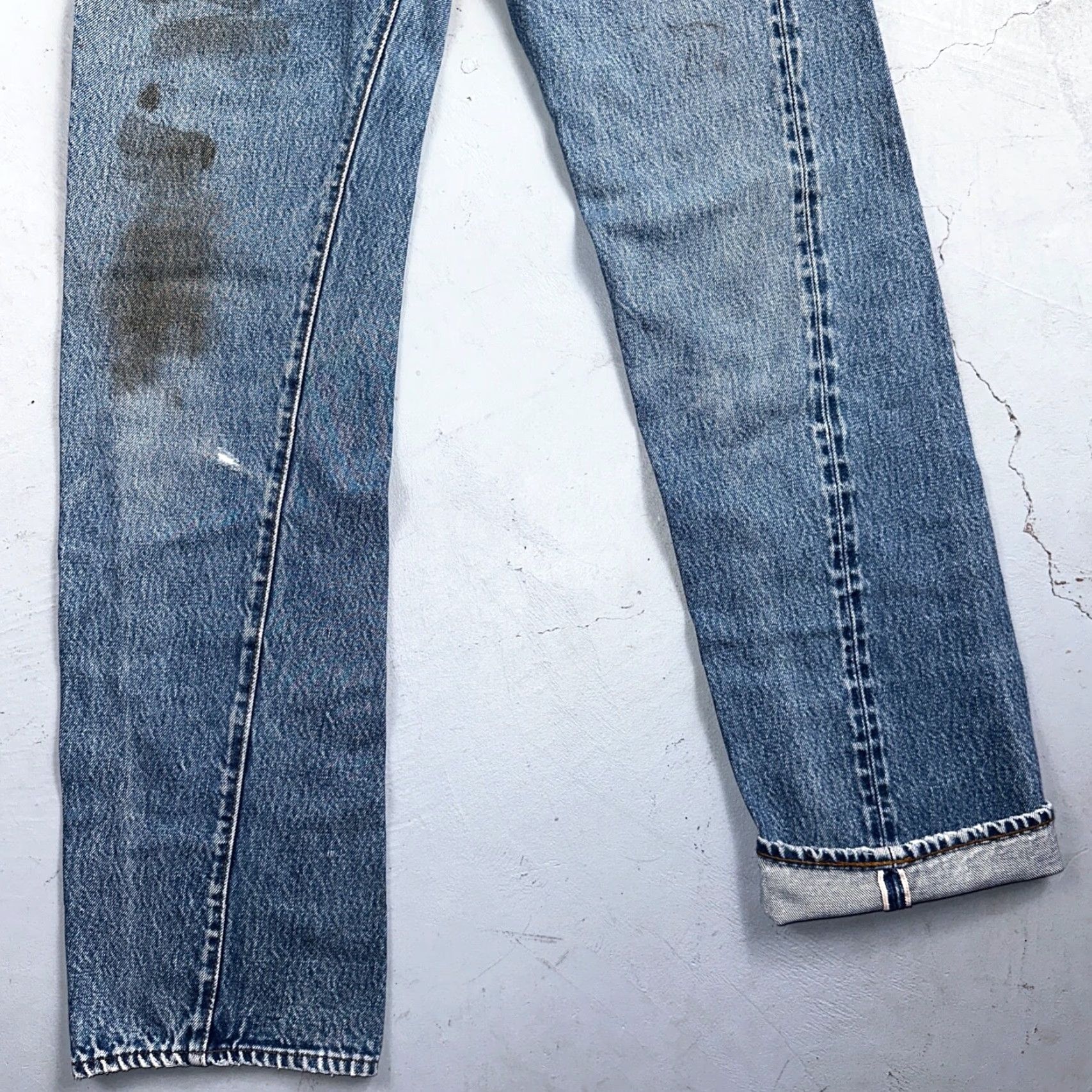 Levi's VINTAGE Levi's 501 XX Jeans 80s Straight Denim Blue Light Wash Selvedge Redline Stained 28X33 Mens Regular × USA × USA XX Jeans Federation? Size US 28 / EU 44 - 2 Thumbnail