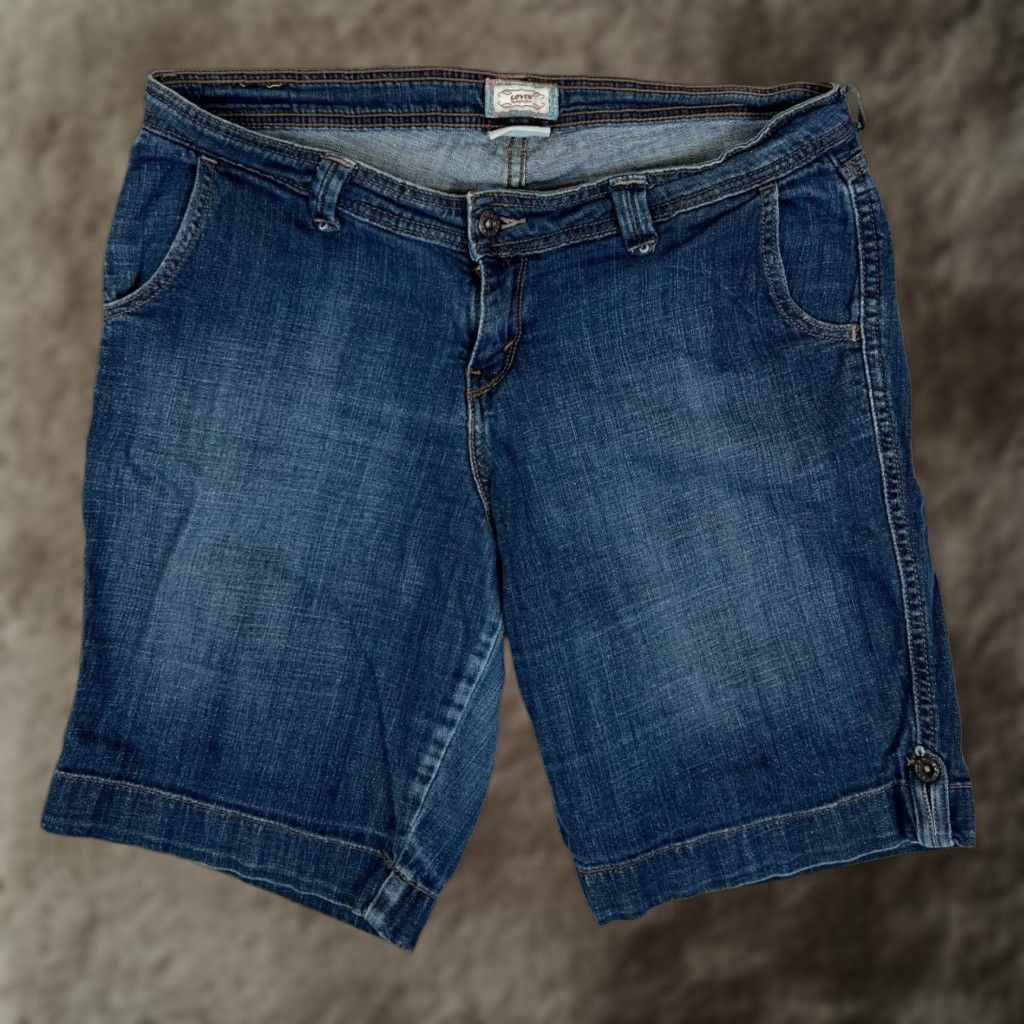 Levi's Levi’s Bermuda Short Stretch Denim Women’s 16 Mid-Rise 5-Pocket Blue Summer Casual Regular Women’s Size 38" / US 16 / IT 52 - 1 Thumbnail